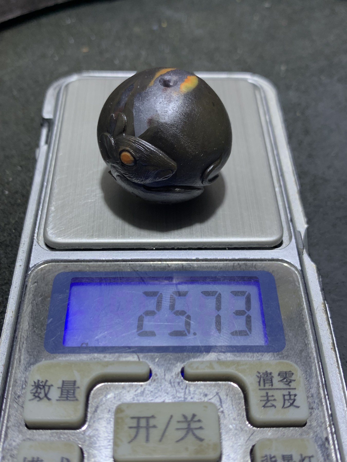 精美冰飘亚光战国红玛瑙手工俏色巧雕鼠来宝大圆珠一个，