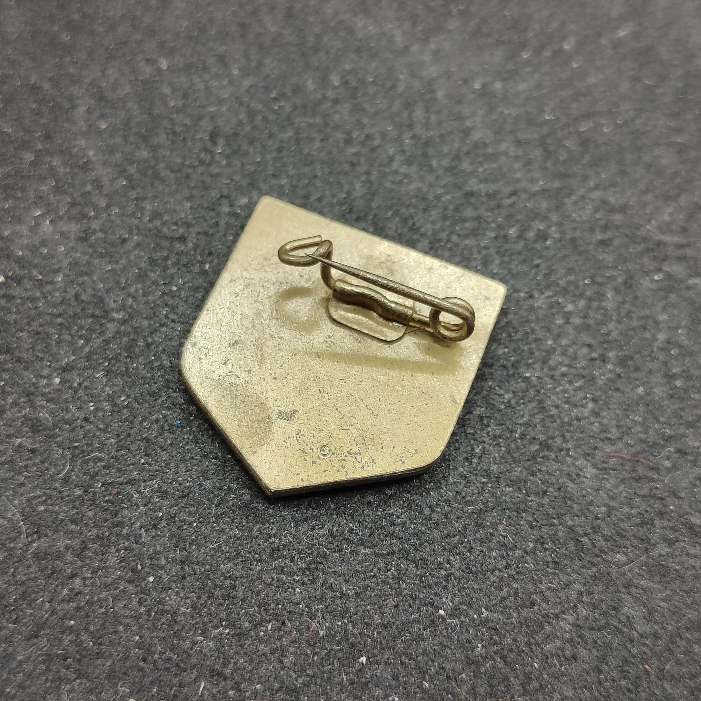 全场0元起拍 第96期 咸鱼国勋章拍卖专场 10月4日（周三）下午6：00开始 东德红十字徽章