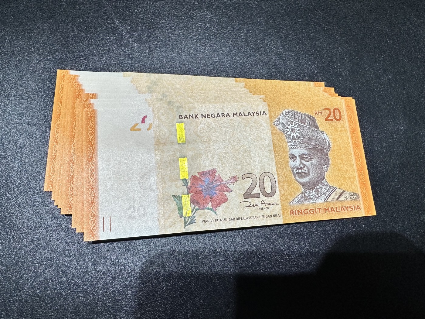 《外钞收藏家》第三百零二期（连拍第一场） 马来西亚20林吉特 10张 部分连号 全新UNC