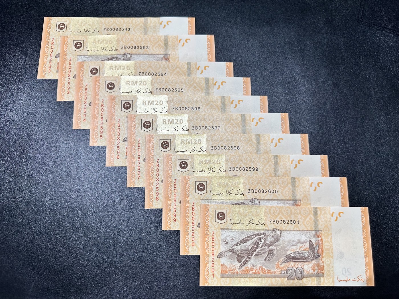 《外钞收藏家》第三百零二期（连拍第一场） 马来西亚20林吉特 10张 部分连号 全新UNC