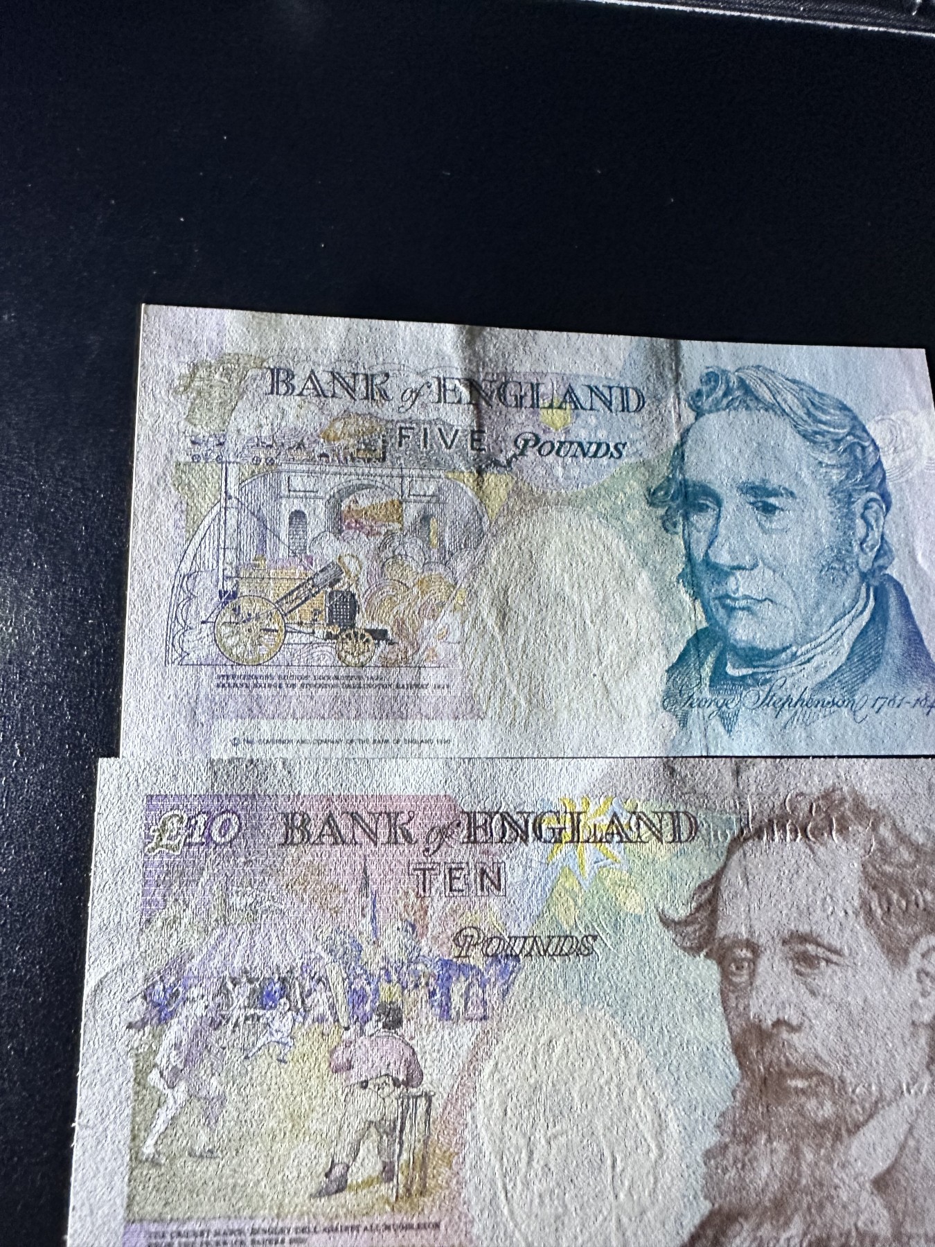 《外钞收藏家》第三百零二期（连拍第一场） 英国E序列5、10、20、50镑 首发A01冠 全同号940号 全新UNC 10镑有一个荧光油墨 不是潮 这套品相相当不错