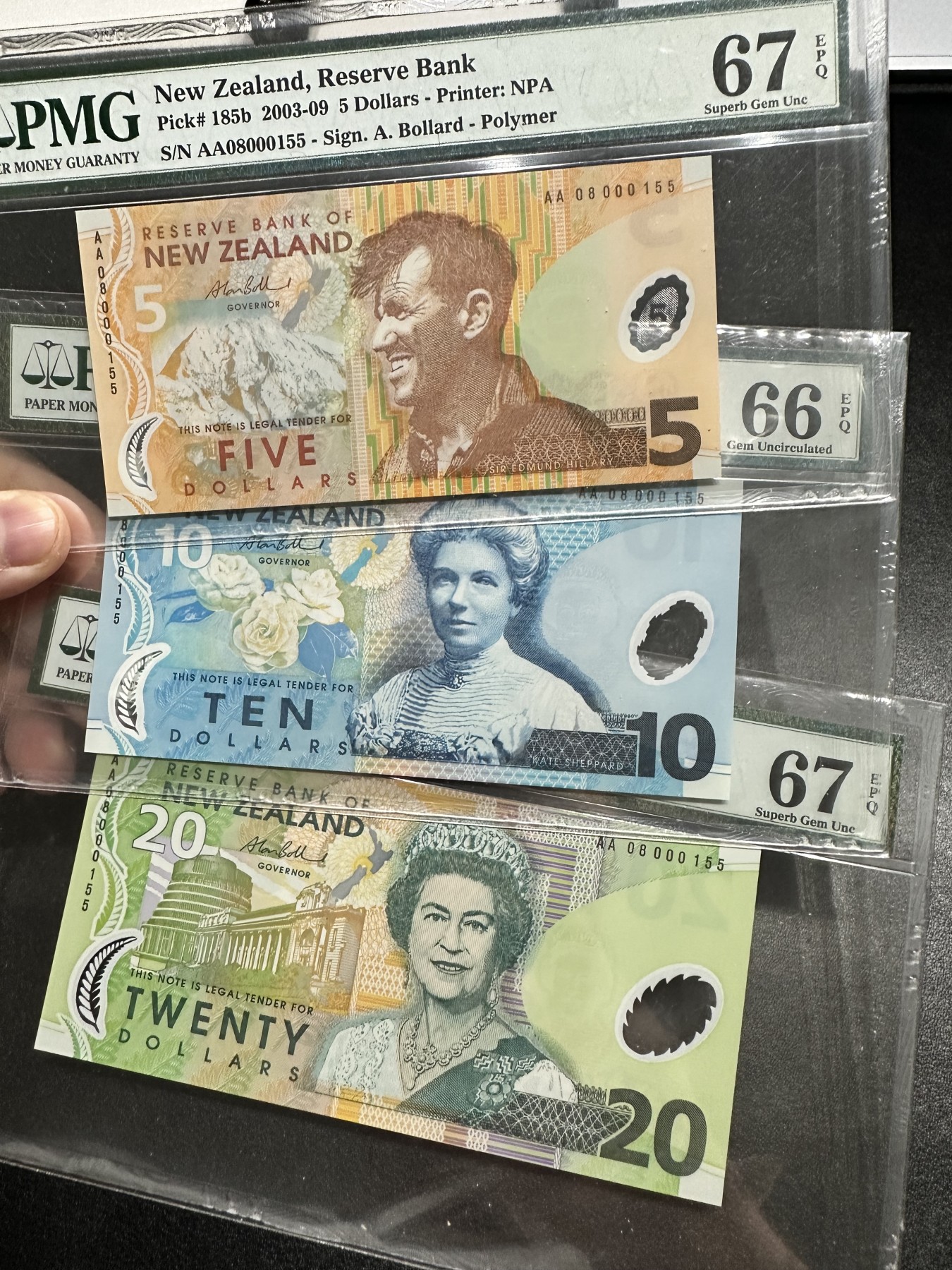 《外钞收藏家》第三百零二期（连拍第一场） 新西兰2004-08年一套五张 首发AA冠 全同号 百位号155 分数如图