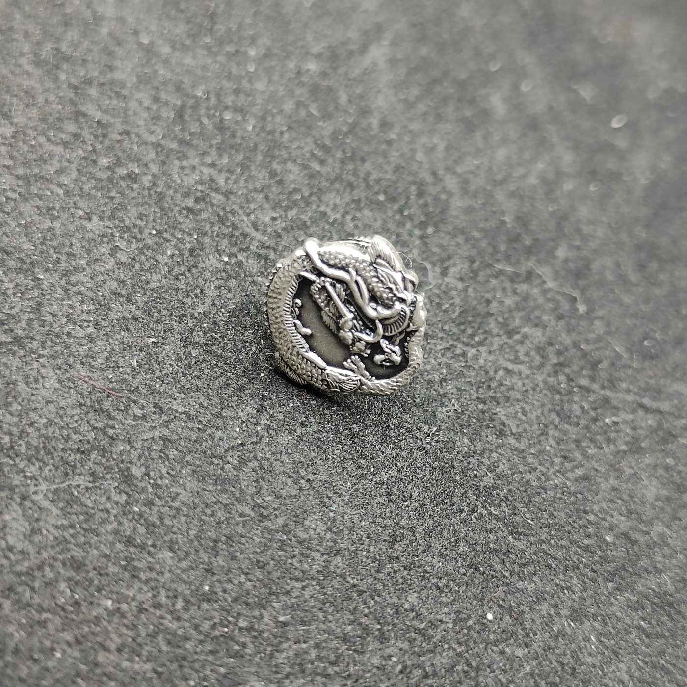 全场0元起拍 第96期 咸鱼国勋章拍卖专场 10月4日（周三）下午6：00开始 龙纹徽章 纯银制