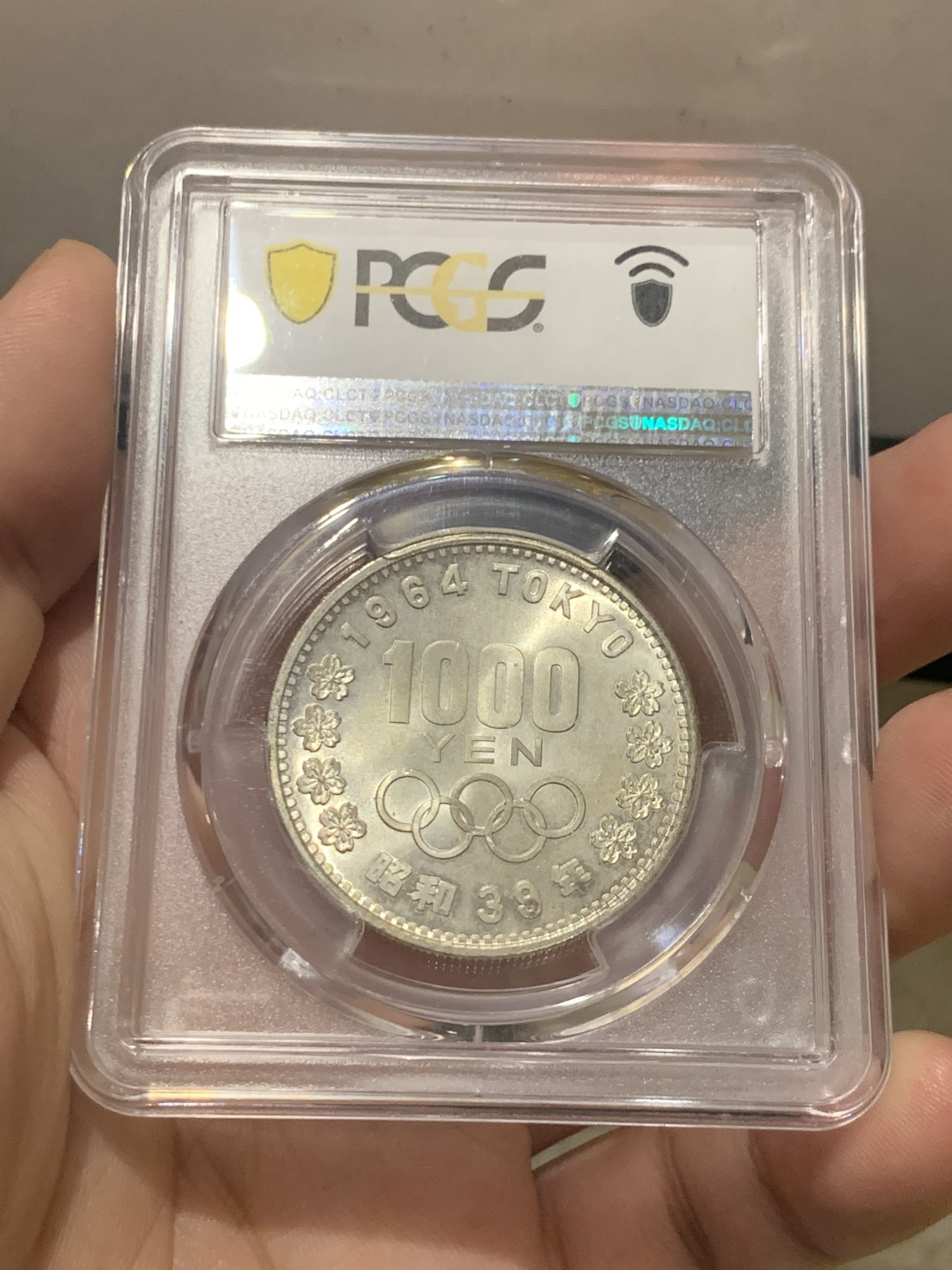 欢迎参加《竞宝斋》为国而庆 老张自藏专场 ，定制纪念章相赠 PCGS MS67 日本 1964年 1000日元奥运银币 再上去价格就飞了
