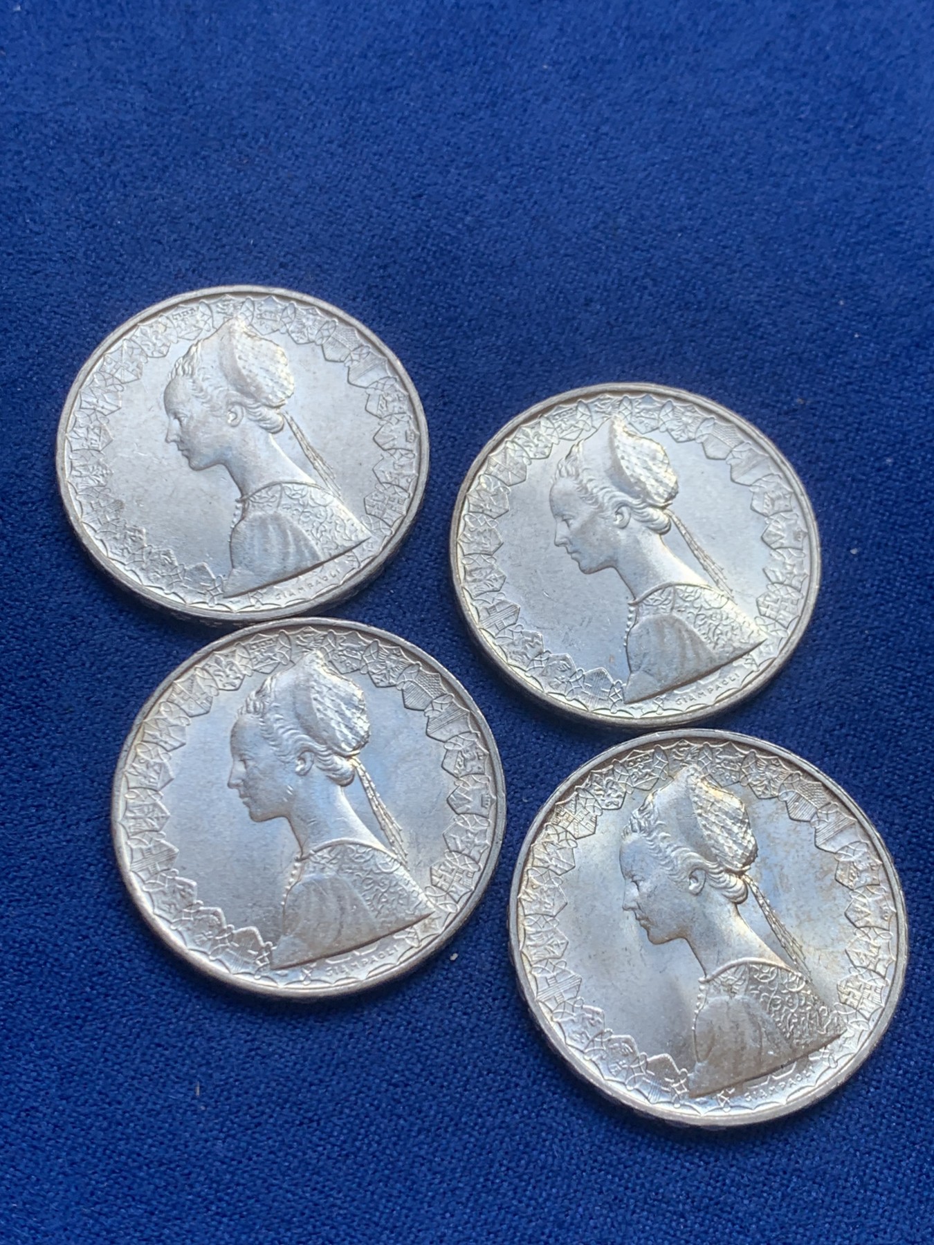 欢迎参加《竞宝斋》为国而庆 老张自藏专场 ，定制纪念章相赠 4枚一组 意大利帆船500里拉银币 未使用品 两枚1958年，两枚1966年