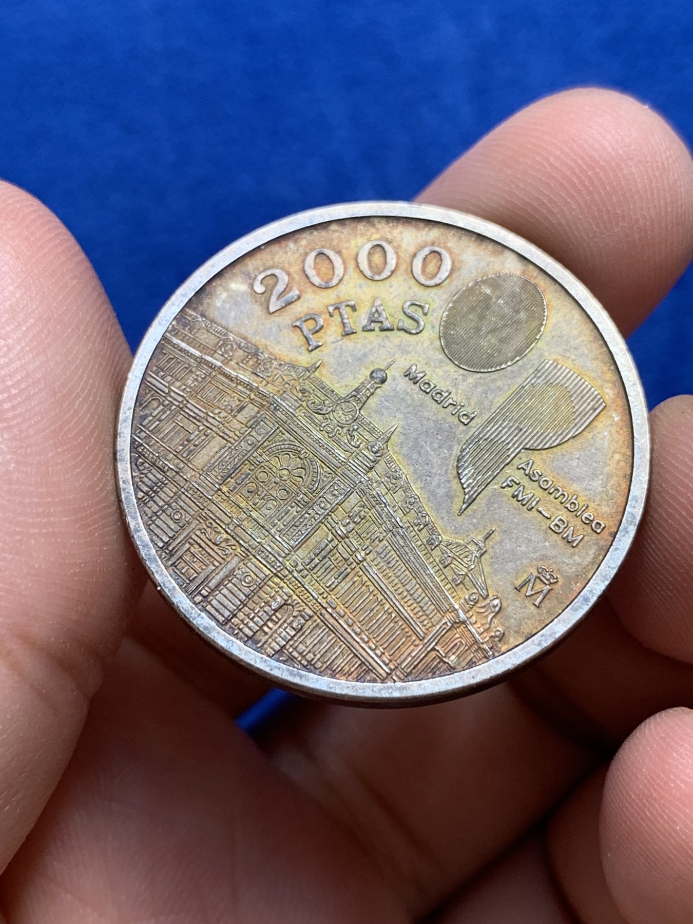 欢迎参加《竞宝斋》为国而庆 老张自藏专场 ，定制纪念章相赠 西班牙1994年 世界银行与国际货币组织年会纪念 2000比塞塔 银币 18克 925银