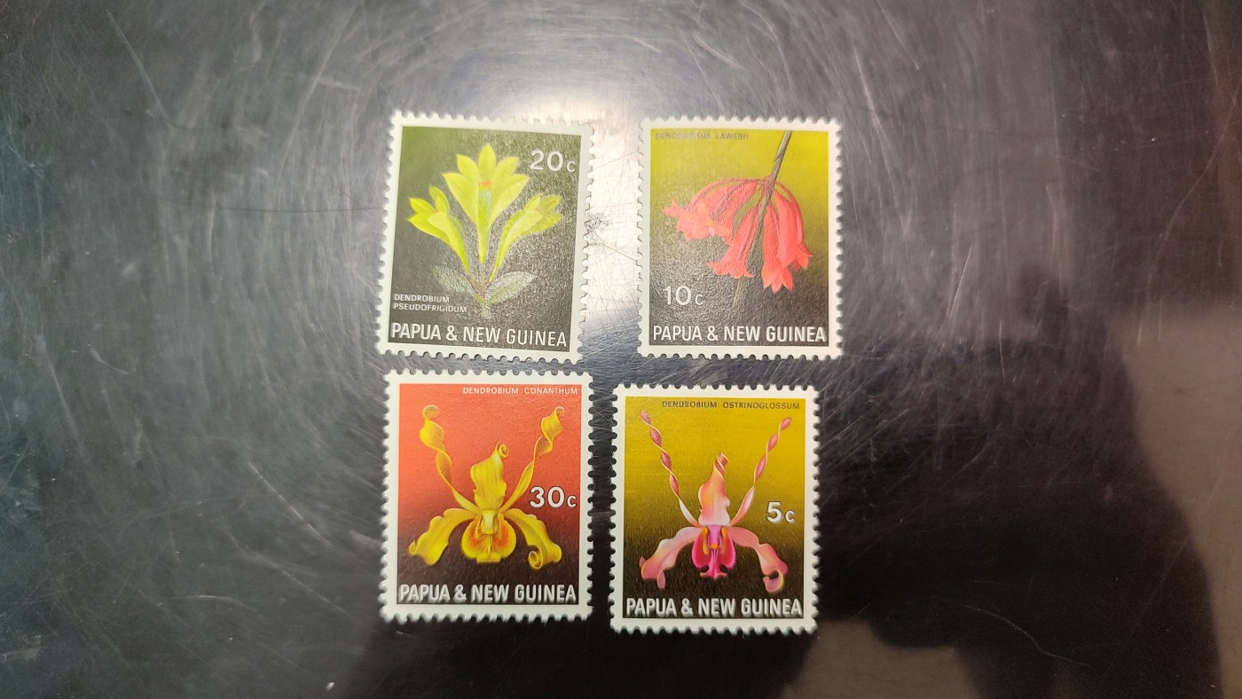 一月邮币社第四期拍卖国际邮票专场 巴布亚新几内亚植物套票