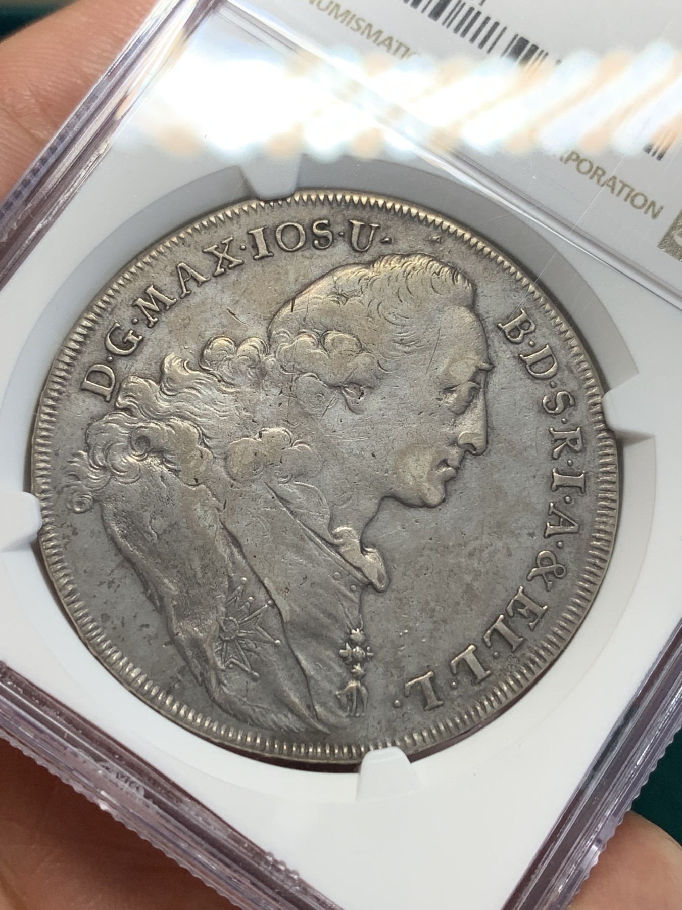 欢迎参加《竞宝斋》为国而庆 老张自藏专场 ，定制纪念章相赠 NGC XF 德国 1772年巴伐利亚 抱婴泰勒大银币 性价比品种 主打一个实惠