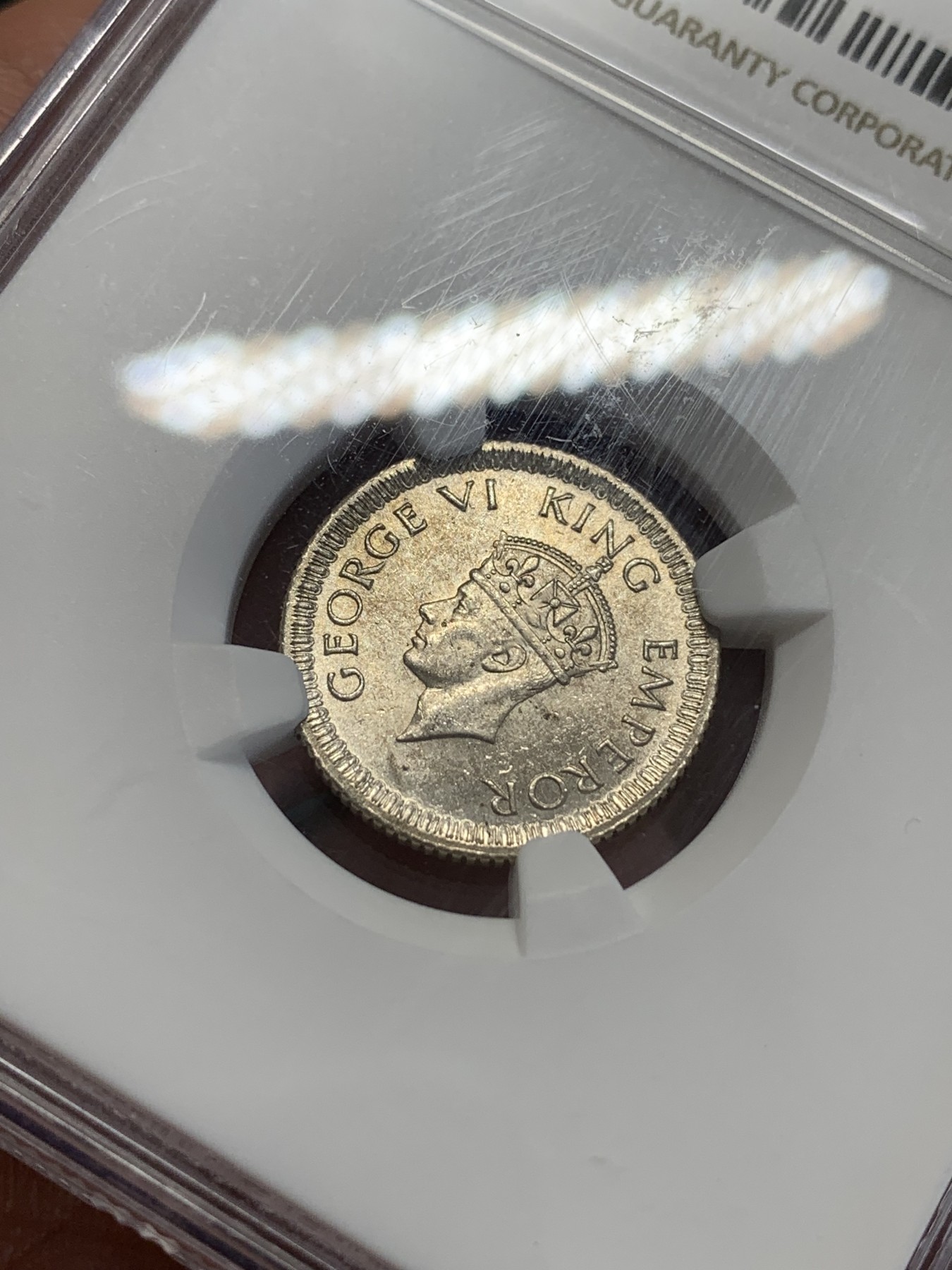 欢迎参加《竞宝斋》为国而庆 老张自藏专场 ，定制纪念章相赠 NGC MS63 英属印度 1942 乔六 1/4卢比银币 大面值常见 1/4的 流通大好品不容易