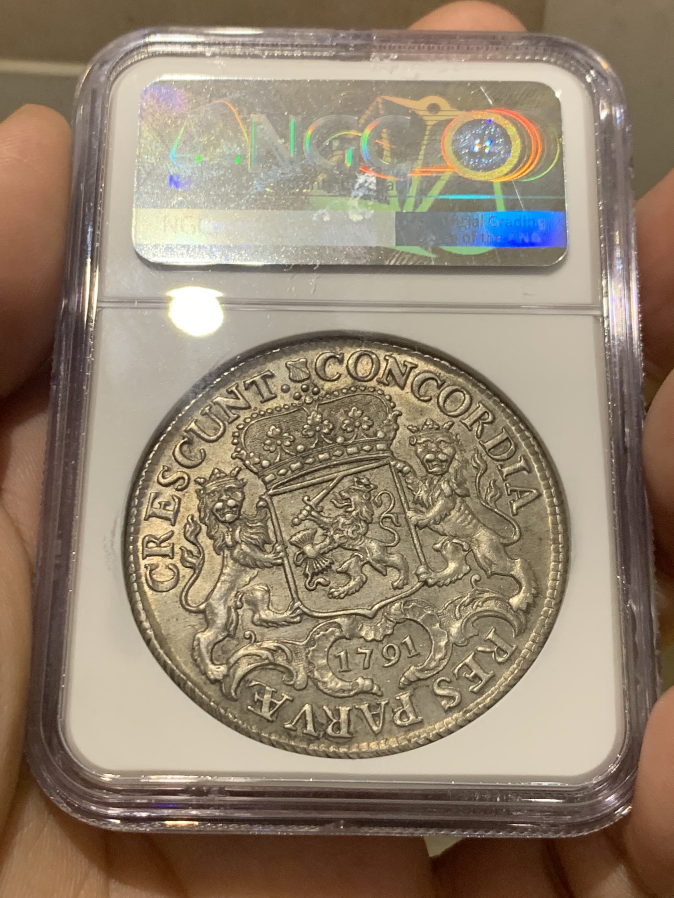 欢迎参加《竞宝斋》为国而庆 老张自藏专场 ，定制纪念章相赠 NGC AU58 荷兰 1791年 乌特勒支 骑士大马剑银币 32克多的大规格 细节极好 底光靓丽 58分中的战斗机