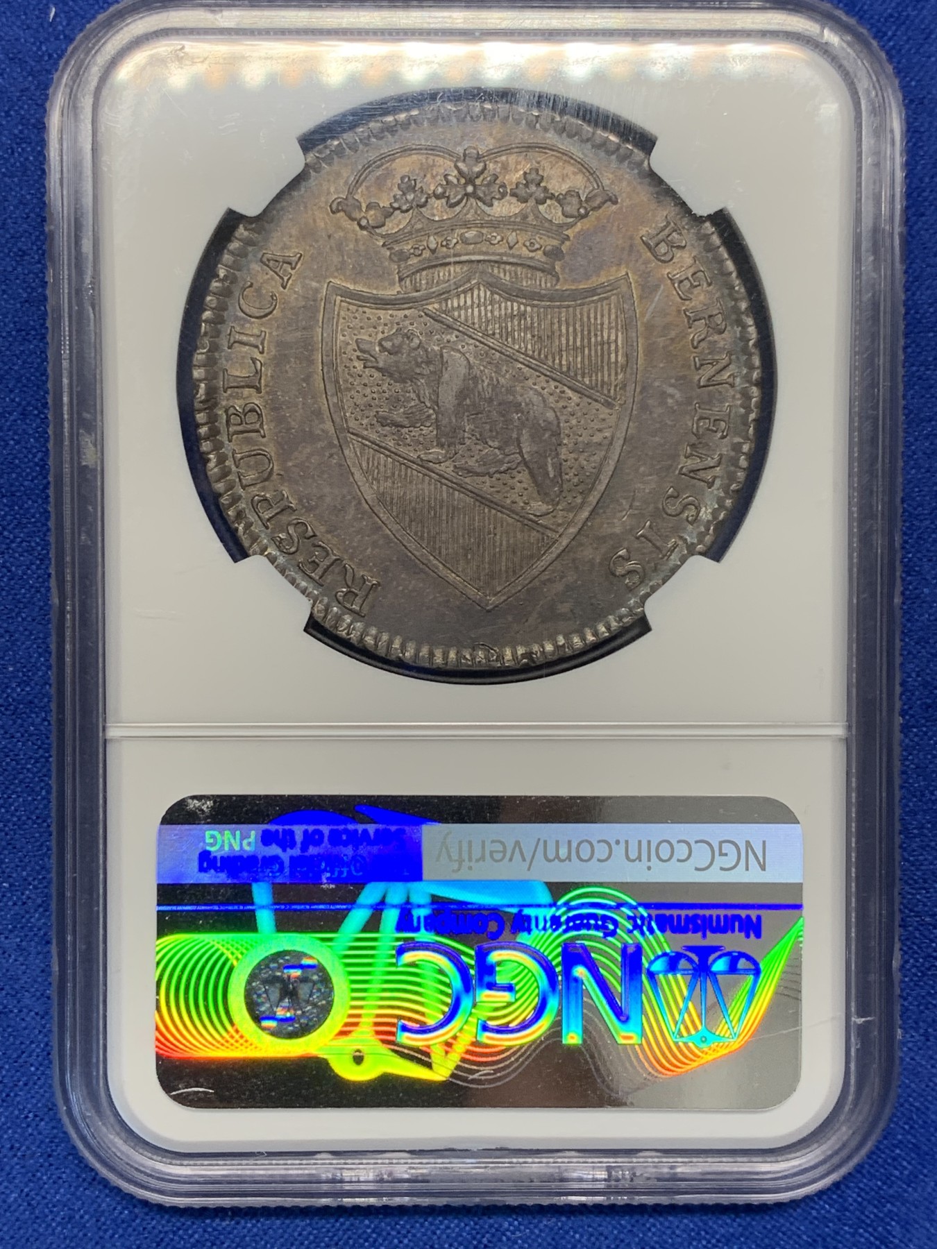 欢迎参加《竞宝斋》为国而庆 老张自藏专场 ，定制纪念章相赠 NGC AU58 瑞士 1795 伯尔尼 雇佣军 1泰勒大银币 包浆深厚 整体状态很不错 打制的也非常好 性价比高