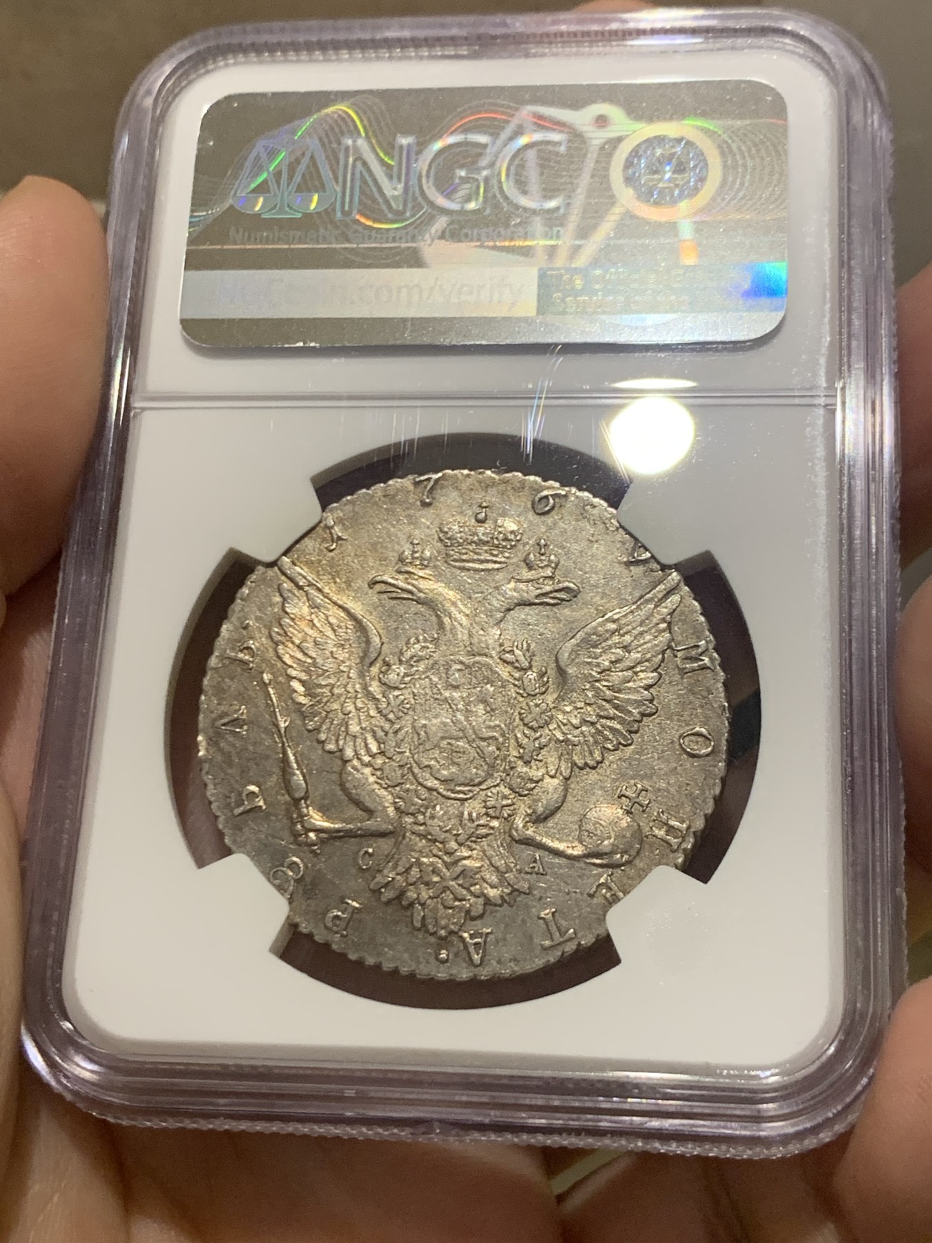 欢迎参加《竞宝斋》为国而庆 老张自藏专场 ，定制纪念章相赠 NGC AU 沙俄 叶卡捷琳娜二世 1769 1卢布银币 双面淡金包浆 底板光好 全深打 币胚完整 除了没给分 不输其它