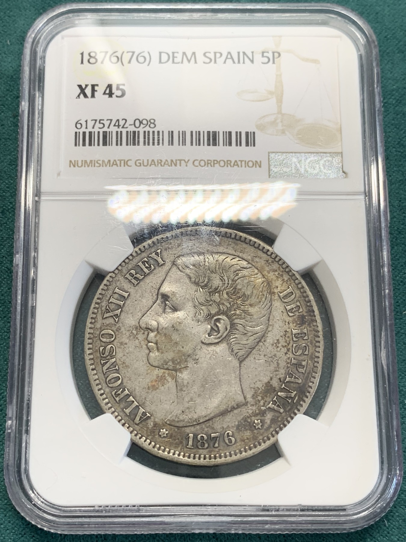 欢迎参加《竞宝斋》为国而庆 老张自藏专场 ，定制纪念章相赠 NGC-XF45 西班牙 1876 DEM 阿方索十二世双柱 5比塞塔银币 头发清晰 磨损少