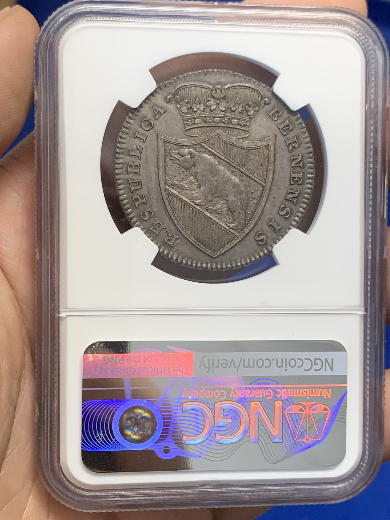 欢迎参加《竞宝斋》为国而庆 老张自藏专场 ，定制纪念章相赠 NGC MS61 瑞士 1797 伯尔尼 雇佣军 1/2泰勒银币 深灰包浆 人物细致 瑞士早期代表造型 小熊绒毛可见