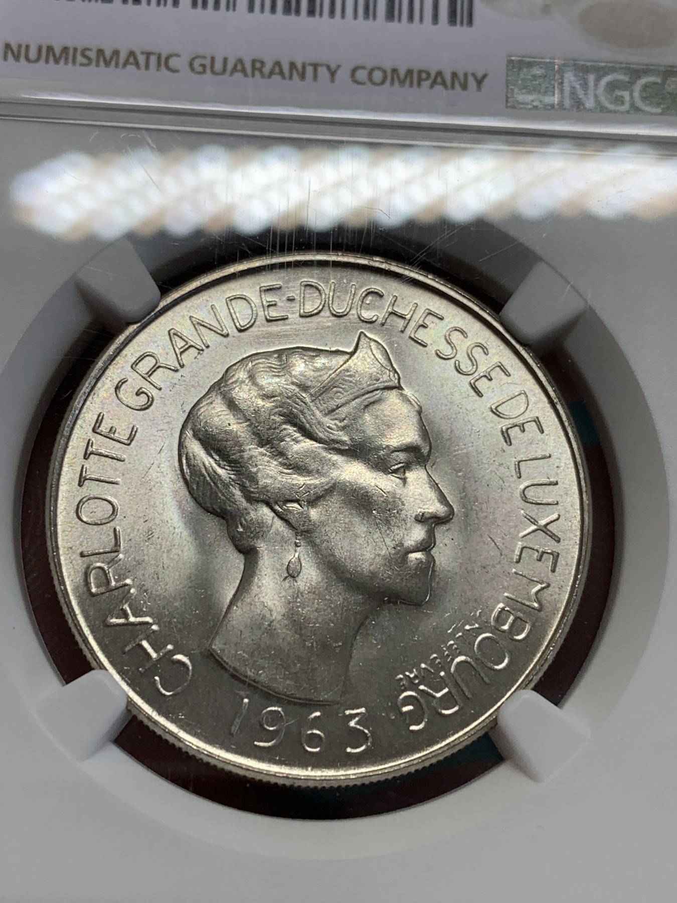 欢迎参加《竞宝斋》为国而庆 老张自藏专场 ，定制纪念章相赠 NGC MS63 卢森堡1963年七任大公 夏洛特夫人 100法郎银币  转光 细节 超过分数不少