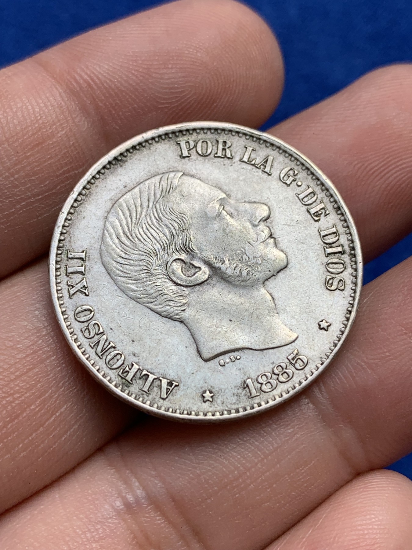 欢迎参加《竞宝斋》为国而庆 老张自藏专场 ，定制纪念章相赠 西属菲律宾 1885年 阿方索十三世 半比索银币 原味包浆 少见品种 半圆型面值