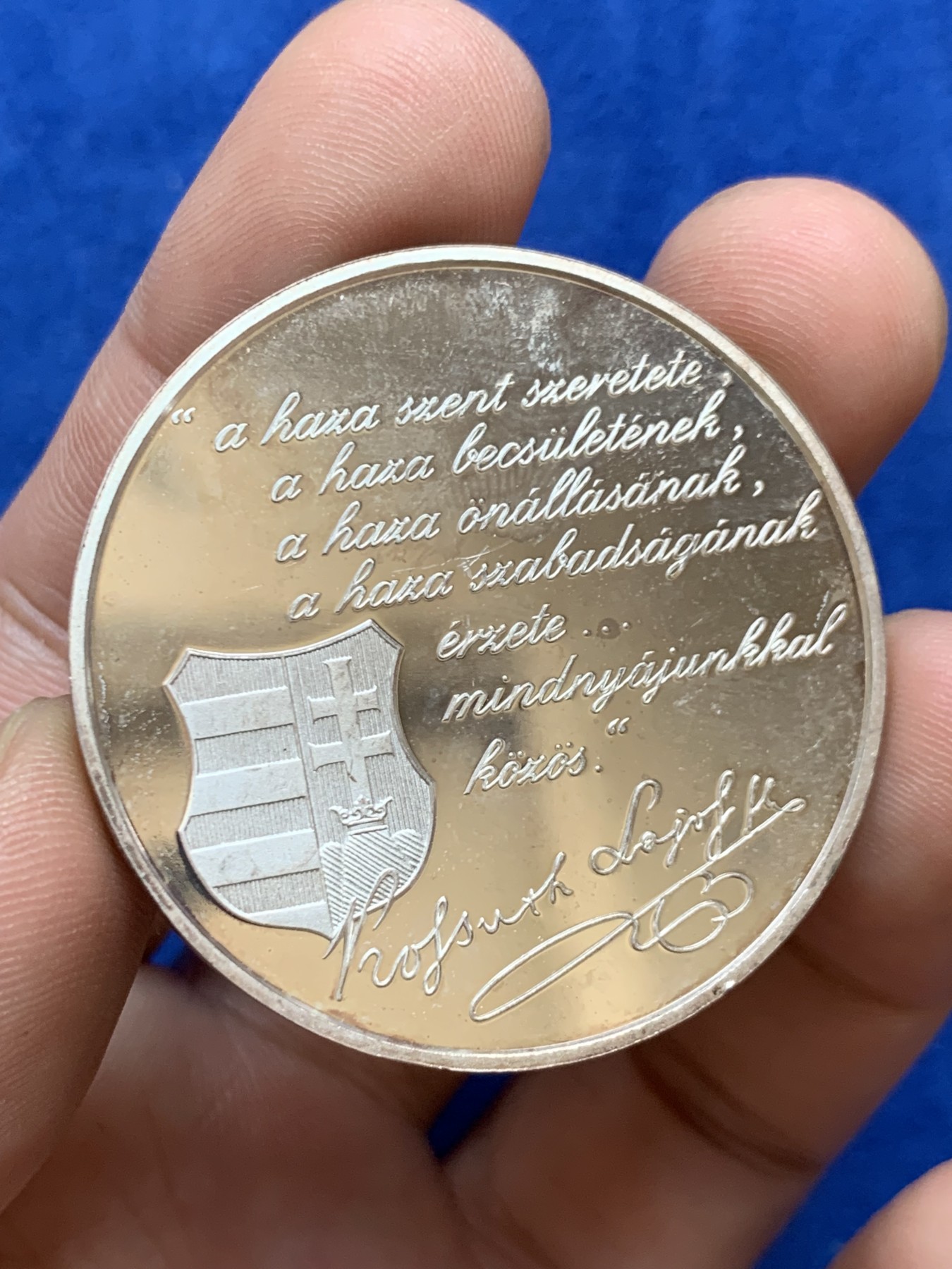 欢迎参加《竞宝斋》为国而庆 老张自藏专场 ，定制纪念章相赠 匈牙利共和国元首 拉约什·科苏特1802-1894 纪念大银章 精制版 1盎司31.1克 999银