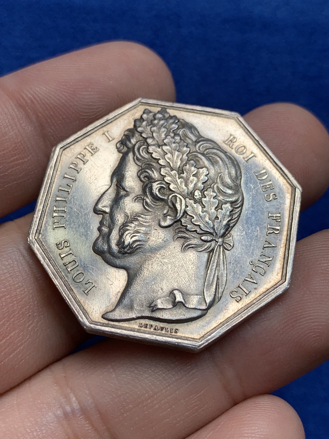 欢迎参加《竞宝斋》为国而庆 老张自藏专场 ，定制纪念章相赠 法国1842-1845菲利普公证人银质八角代币 船首铭银标 34.6mm 18克 大规格