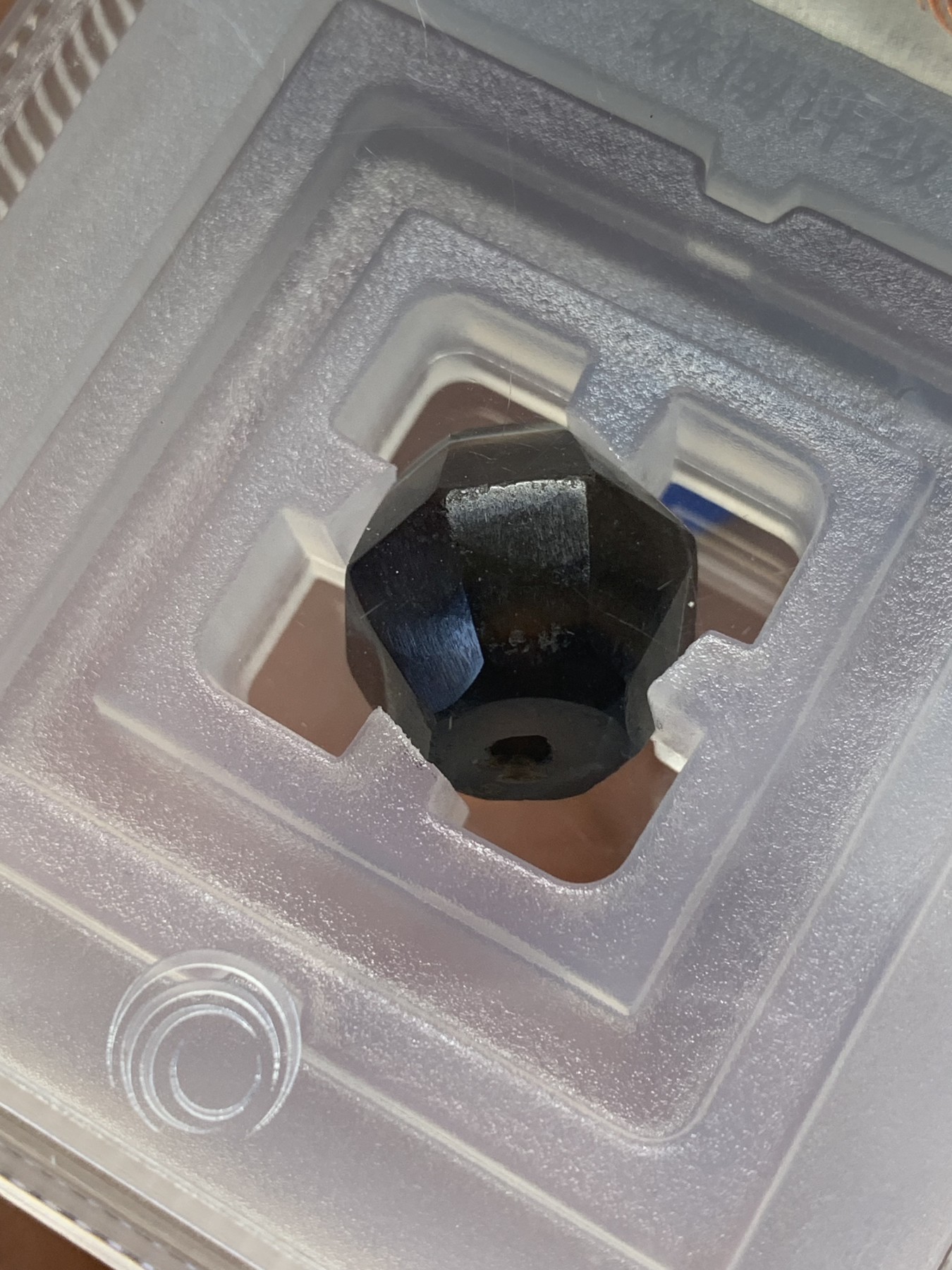 欢迎参加《竞宝斋》为国而庆 老张自藏专场 ，定制纪念章相赠 公博 IBC 评级 18世纪 缠丝玛瑙 棱珠