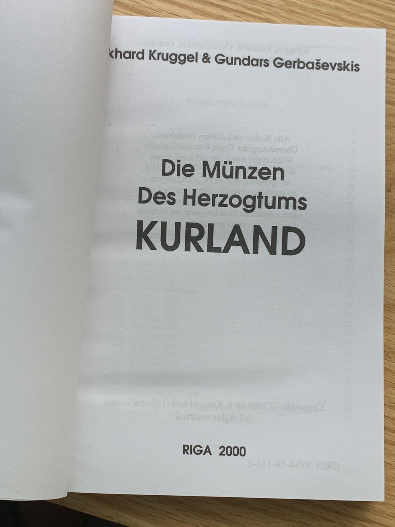 欢迎参加《竞宝斋》为国而庆 老张自藏专场 ，定制纪念章相赠 非原版 库兰公国钱币目录 222页0.35公斤 多本随机发