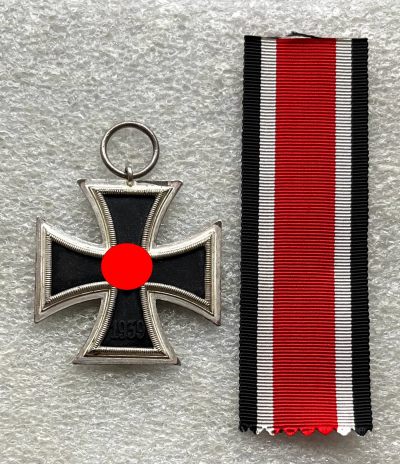 苏联铜章校徽、三角旗帜、俄罗斯纪念银币、日德勋奖章，彼得堡世界钱币勋章拍卖第72期 - 德国1939年二级铁十字勋章，镀银外框、无标 WWII