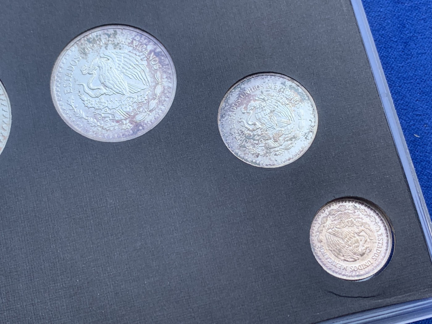 欢迎参加《竞宝斋》为国而庆 老张自藏专场 ，定制纪念章相赠 墨西哥 1992年 银币 5枚套 原盒原币包浆一致 全部999银 各面值BU 难得