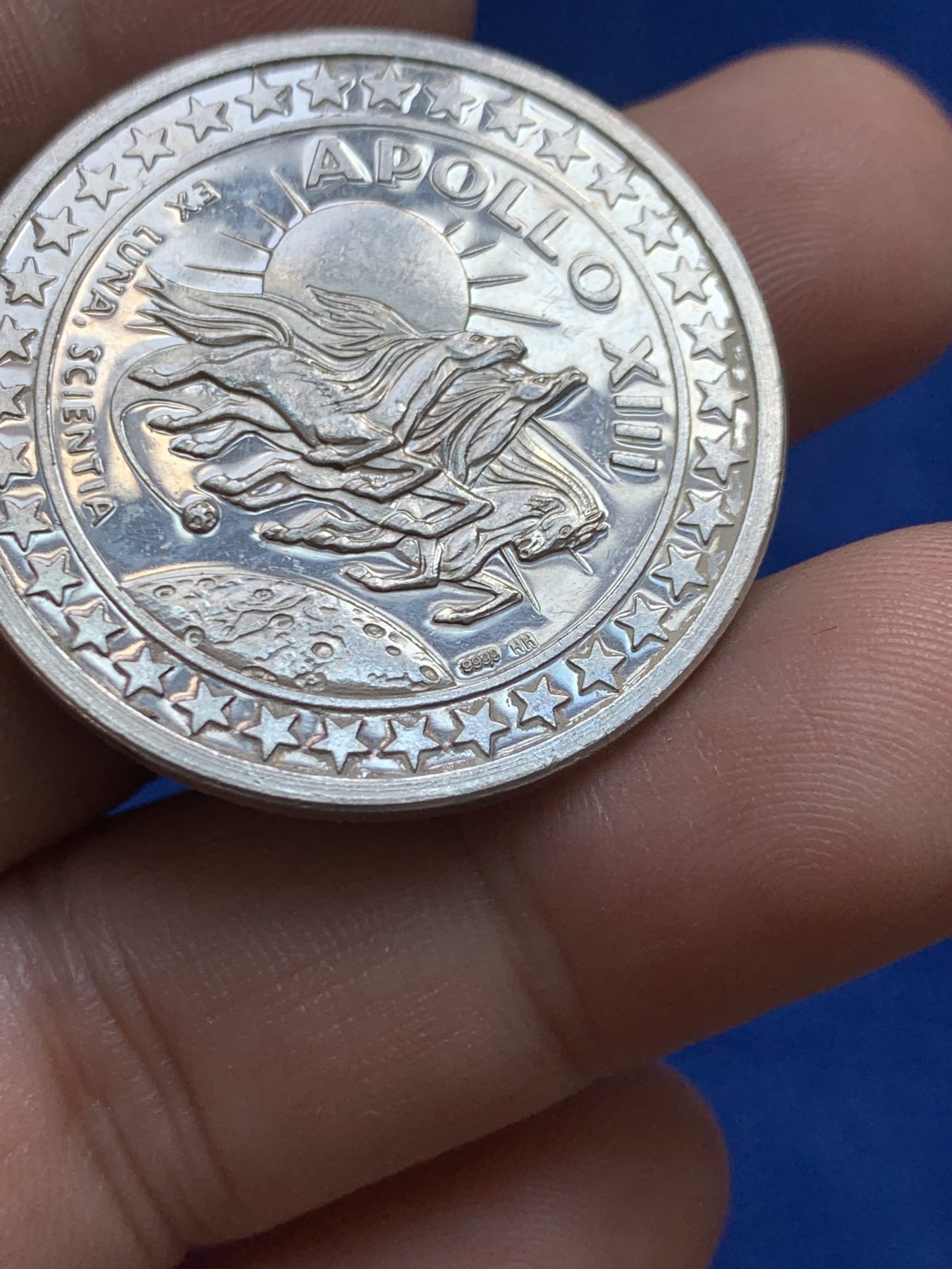 欢迎参加《竞宝斋》为国而庆 老张自藏专场 ，定制纪念章相赠 美国阿波罗第三次登月计划纪念银章 34.1mm 14.9克 999银