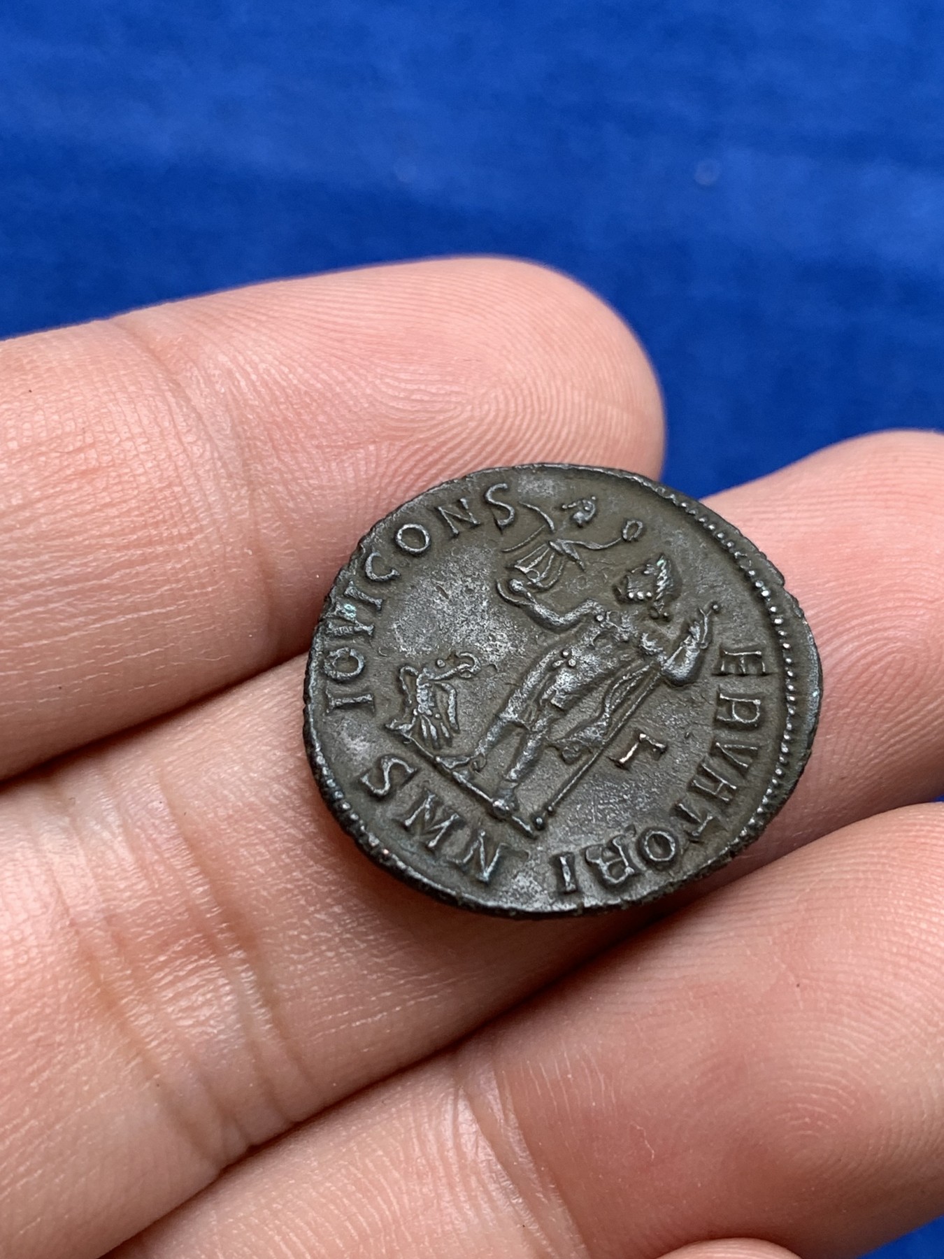 欢迎参加《竞宝斋》为国而庆 老张自藏专场 ，定制纪念章相赠 古罗马铜币 21mm 打制清晰 背面小天使没有磨损