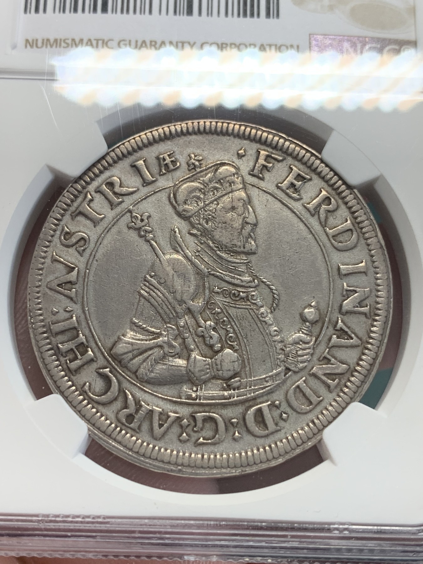 欢迎参加《竞宝斋》为国而庆 老张自藏专场 ，定制纪念章相赠 NGC XF 神圣罗马帝国 斐迪南二世 1564-95 泰勒大银币 400多年的岁月保持的这么好难得