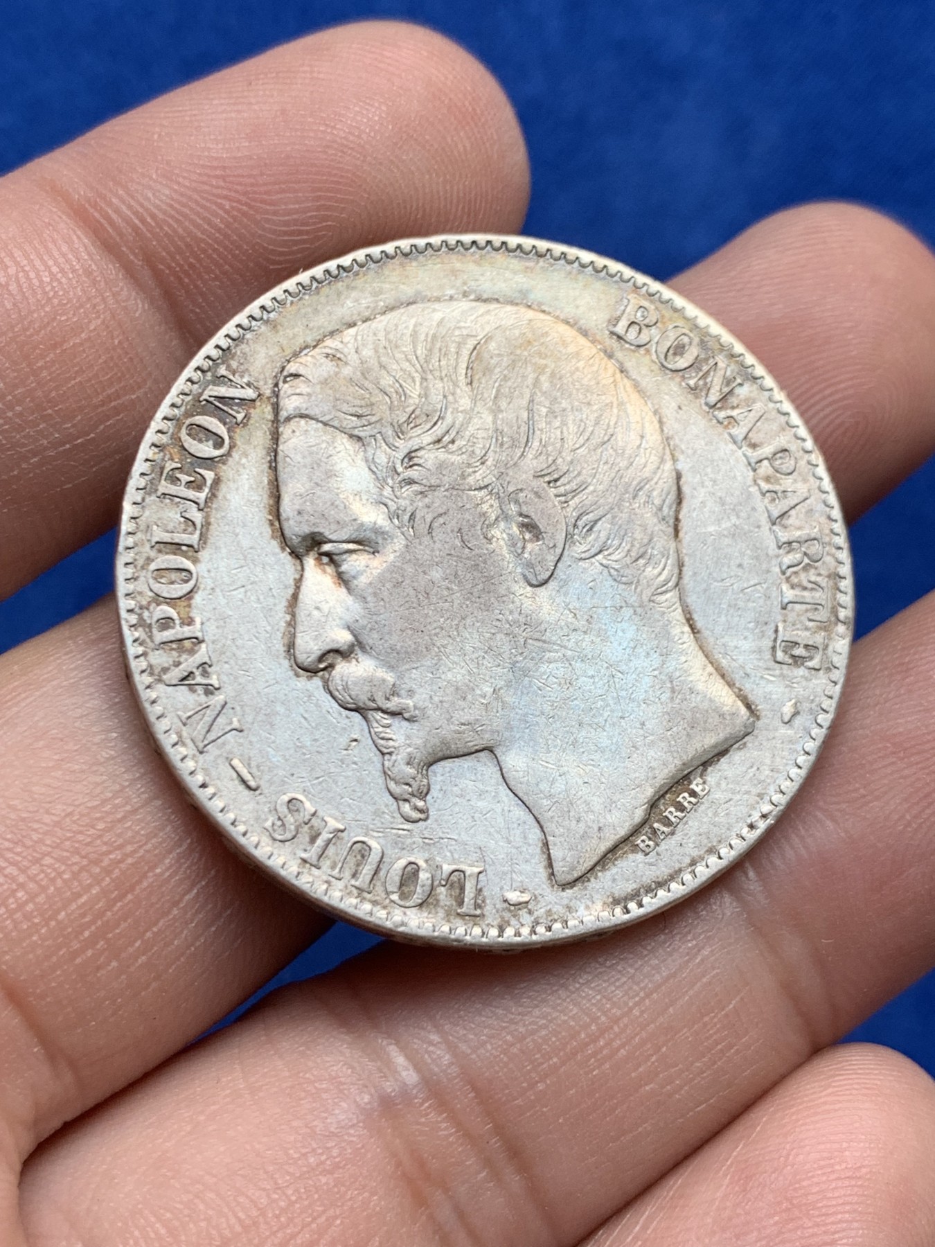 欢迎参加《竞宝斋》为国而庆 老张自藏专场 ，定制纪念章相赠 法国 1852年 拿破仑三世5法郎银币 无冠版 底光好双面包浆 安逸