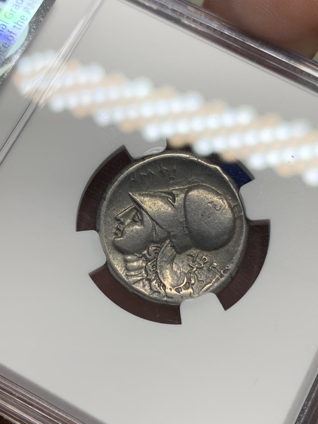 欢迎参加《竞宝斋》为国而庆 老张自藏专场 ，定制纪念章相赠 NGC CH VF 公元前350-270年 古希腊 阿卡纳尼亚 雅典娜 飞马银币 打制清晰 居中完整