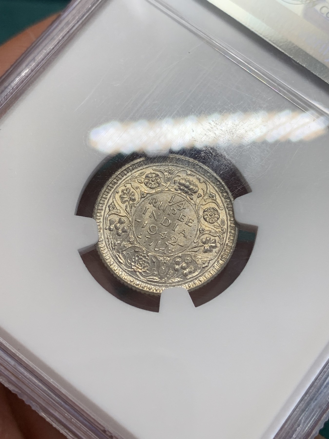 欢迎参加《竞宝斋》为国而庆 老张自藏专场 ，定制纪念章相赠 NGC MS63 英属印度 1942 乔六 1/4卢比银币 大面值常见 1/4的 流通大好品不容易