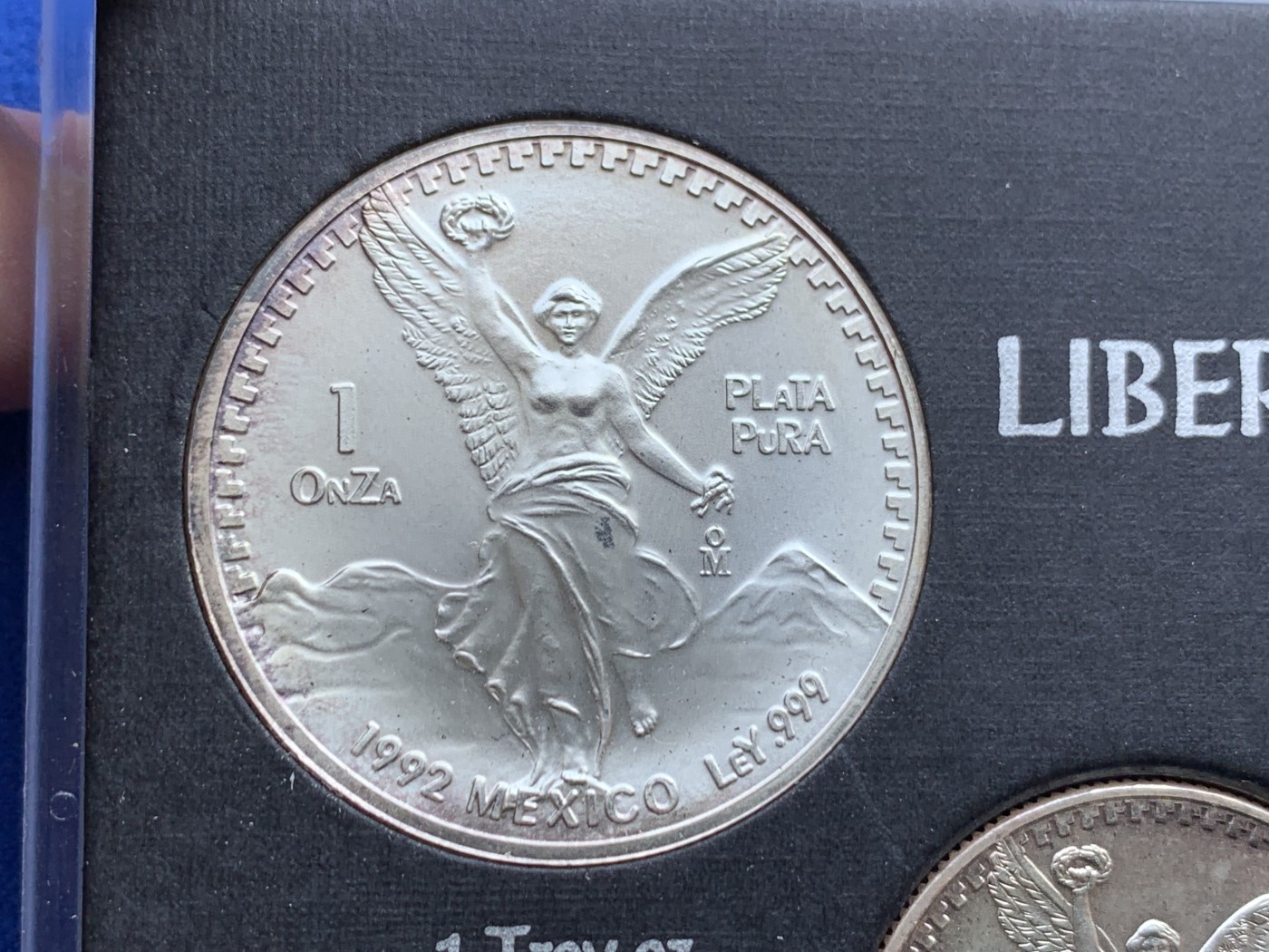 欢迎参加《竞宝斋》为国而庆 老张自藏专场 ，定制纪念章相赠 墨西哥 1992年 银币 5枚套 原盒原币包浆一致 全部999银 各面值BU 难得