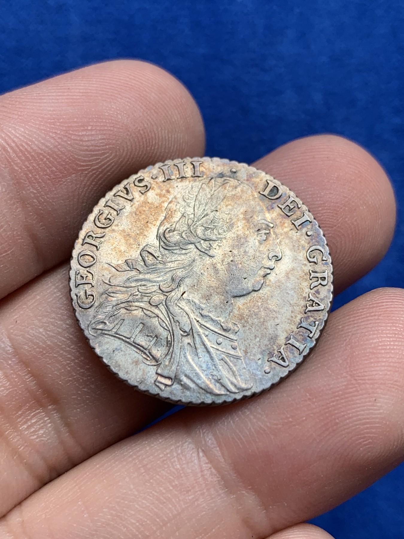 欢迎参加《竞宝斋》为国而庆 老张自藏专场 ，定制纪念章相赠 英国1787年乔治三世1先令银币 双面深彩包浆 细节保留得非常好