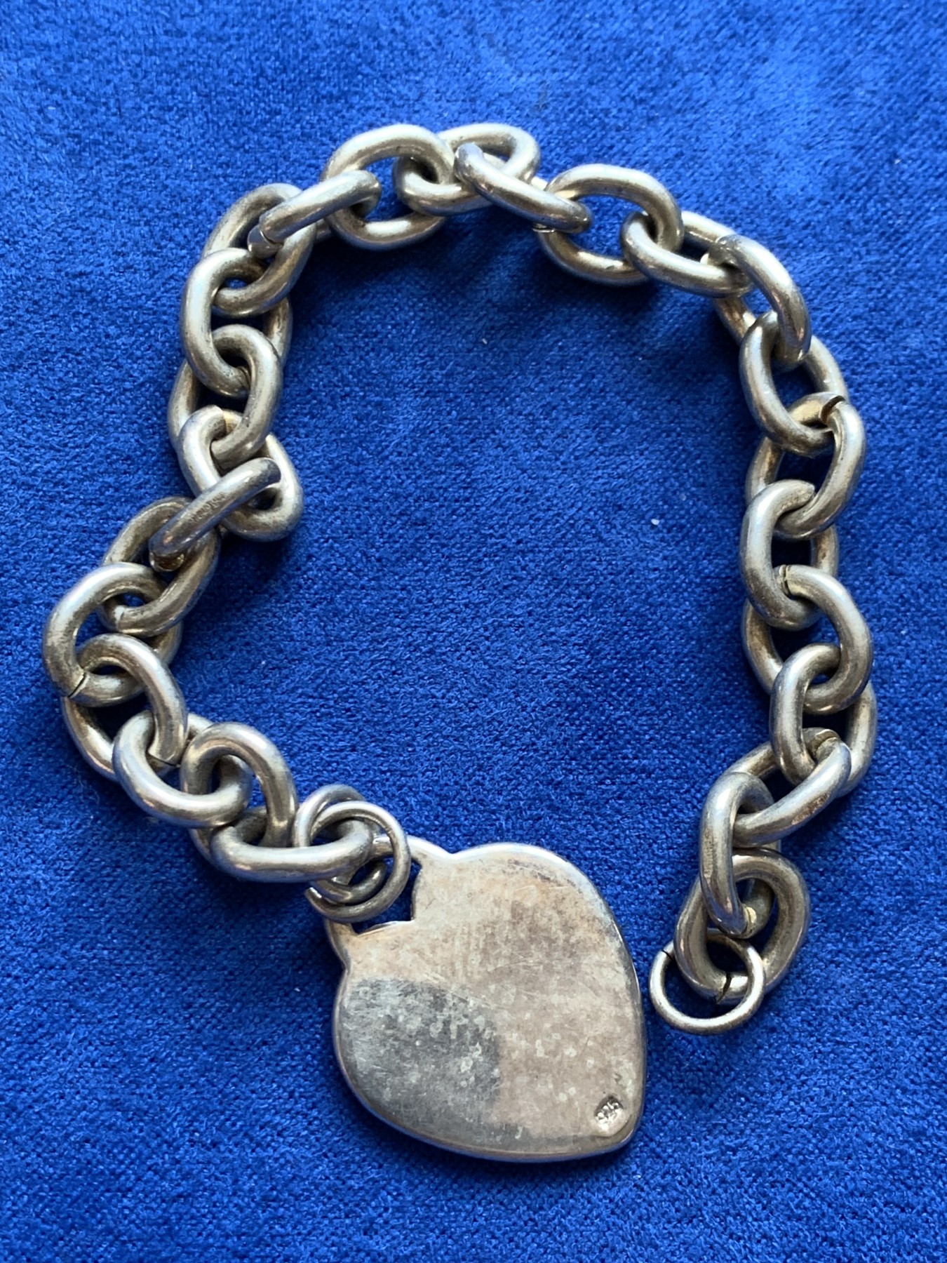 欢迎参加《竞宝斋》为国而庆 老张自藏专场 ，定制纪念章相赠 925银 心型链条一根 25.8克