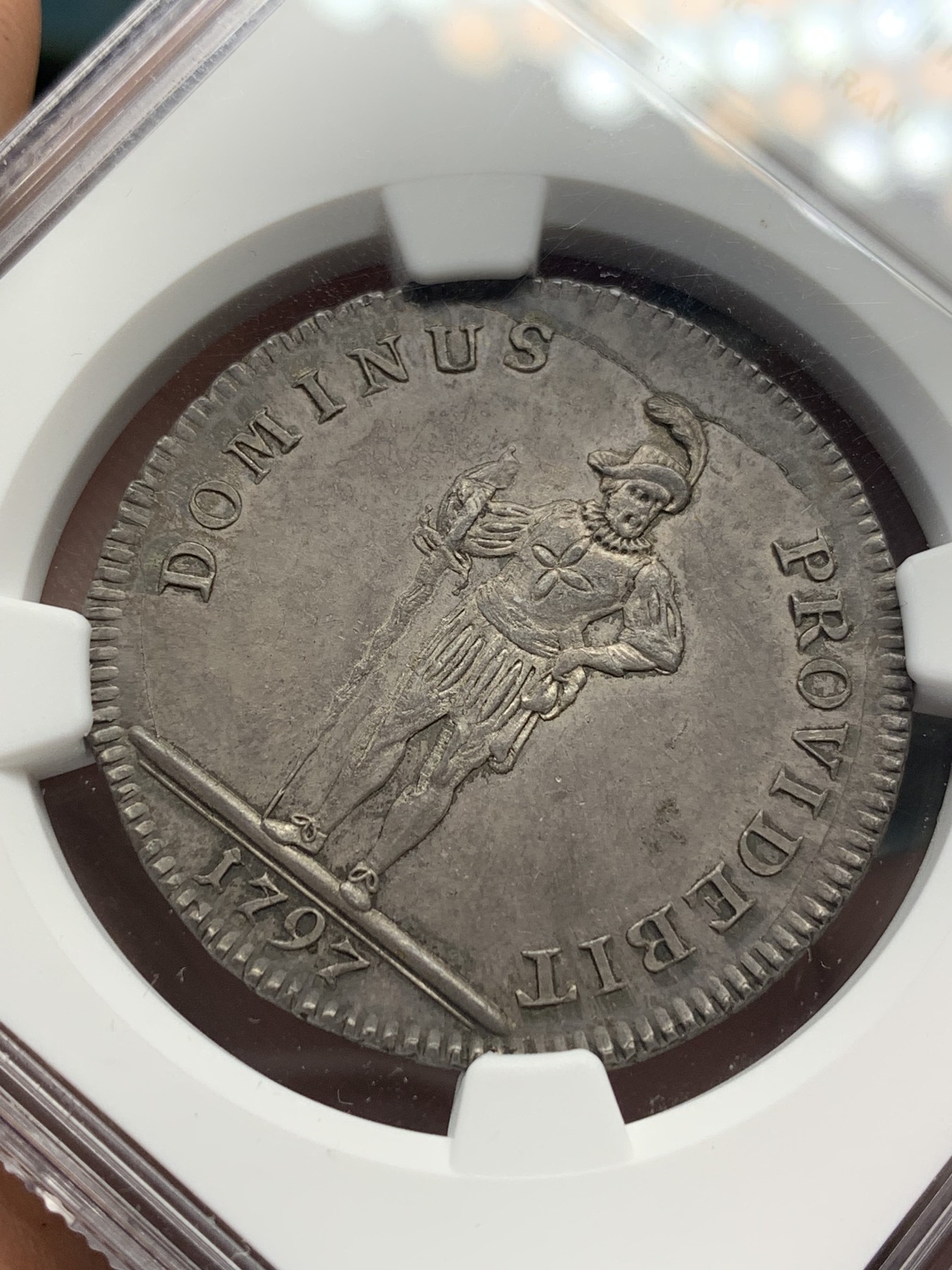 欢迎参加《竞宝斋》为国而庆 老张自藏专场 ，定制纪念章相赠 NGC MS61 瑞士 1797 伯尔尼 雇佣军 1/2泰勒银币 深灰包浆 人物细致 瑞士早期代表造型 小熊绒毛可见