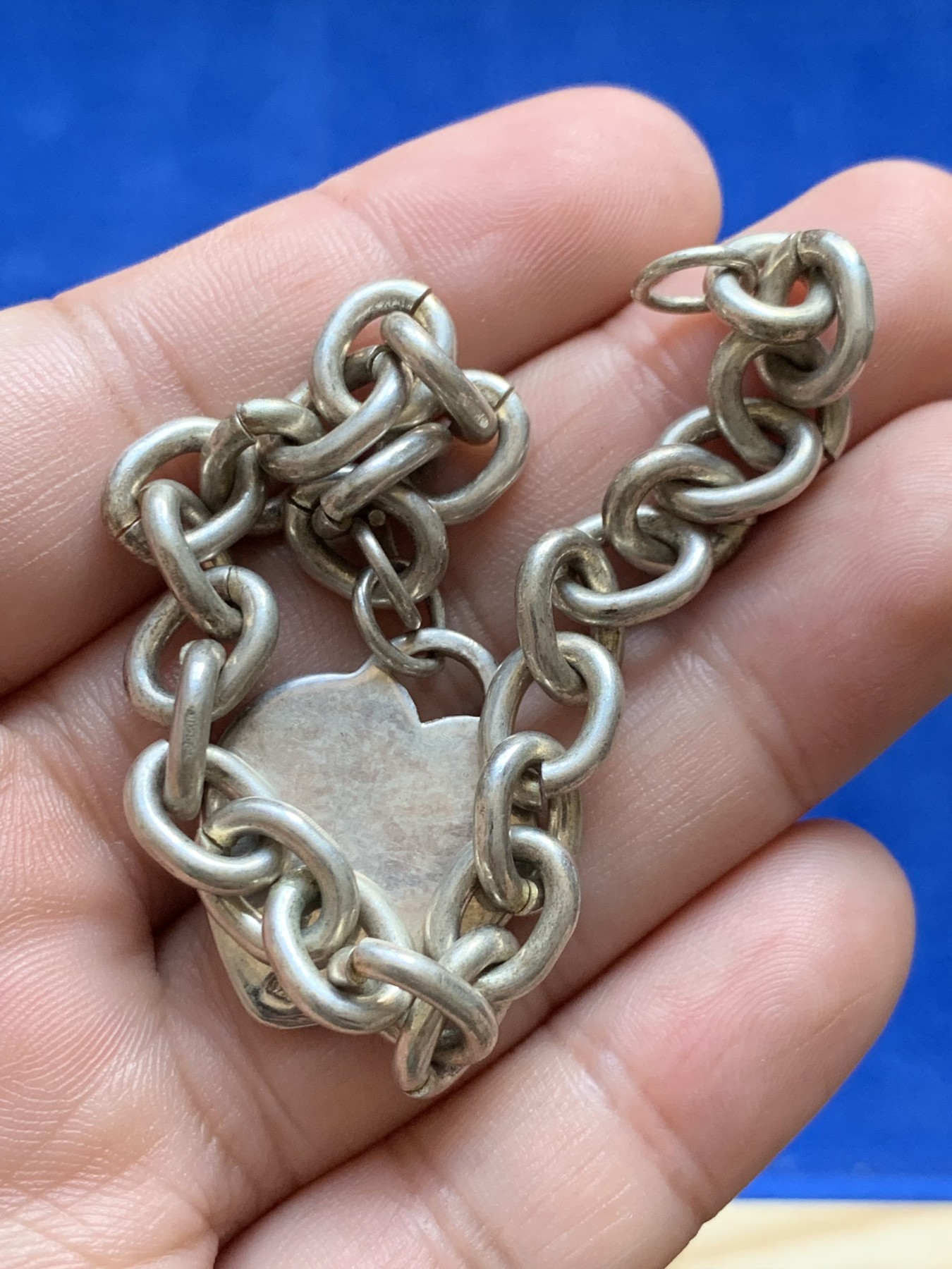 欢迎参加《竞宝斋》为国而庆 老张自藏专场 ，定制纪念章相赠 925银 心型链条一根 25.8克