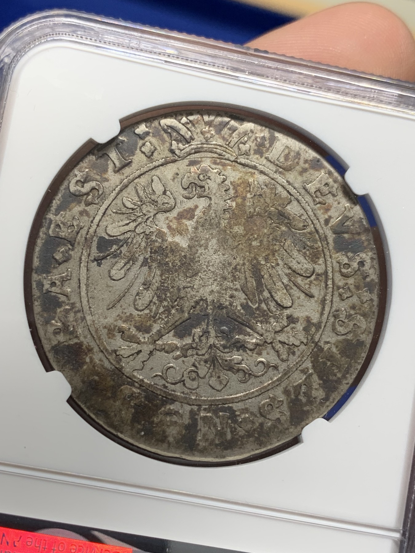 欢迎参加《竞宝斋》为国而庆 老张自藏专场 ，定制纪念章相赠 冠军分 NGC-VF30 瑞士 1623 瑞士沙夫豪森 泰勒大银币 冠军深打 包浆厚实 羊脸清晰 低评了