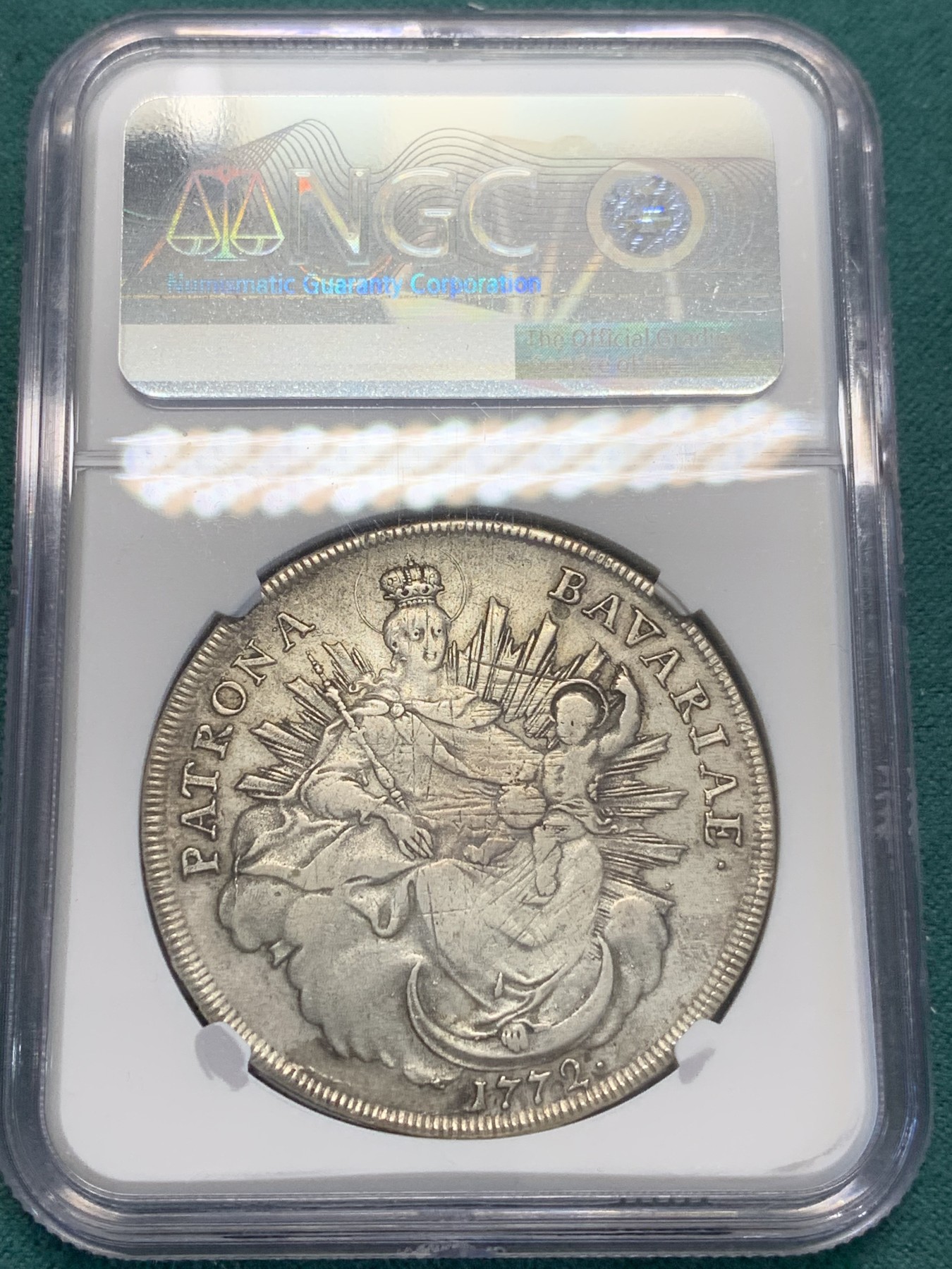 欢迎参加《竞宝斋》为国而庆 老张自藏专场 ，定制纪念章相赠 NGC XF 德国 1772年巴伐利亚 抱婴泰勒大银币 性价比品种 主打一个实惠