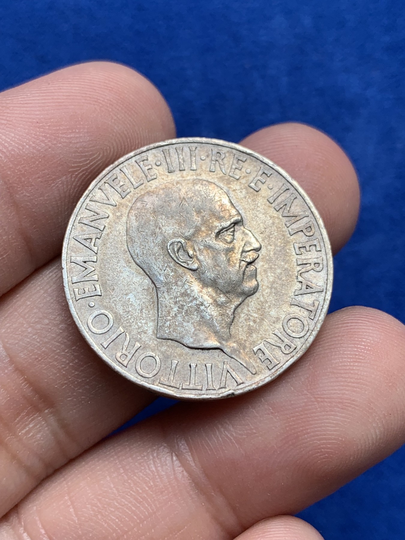 欢迎参加《竞宝斋》为国而庆 老张自藏专场 ，定制纪念章相赠 意大利1936年10里拉银币 原味包浆 不多见的品种