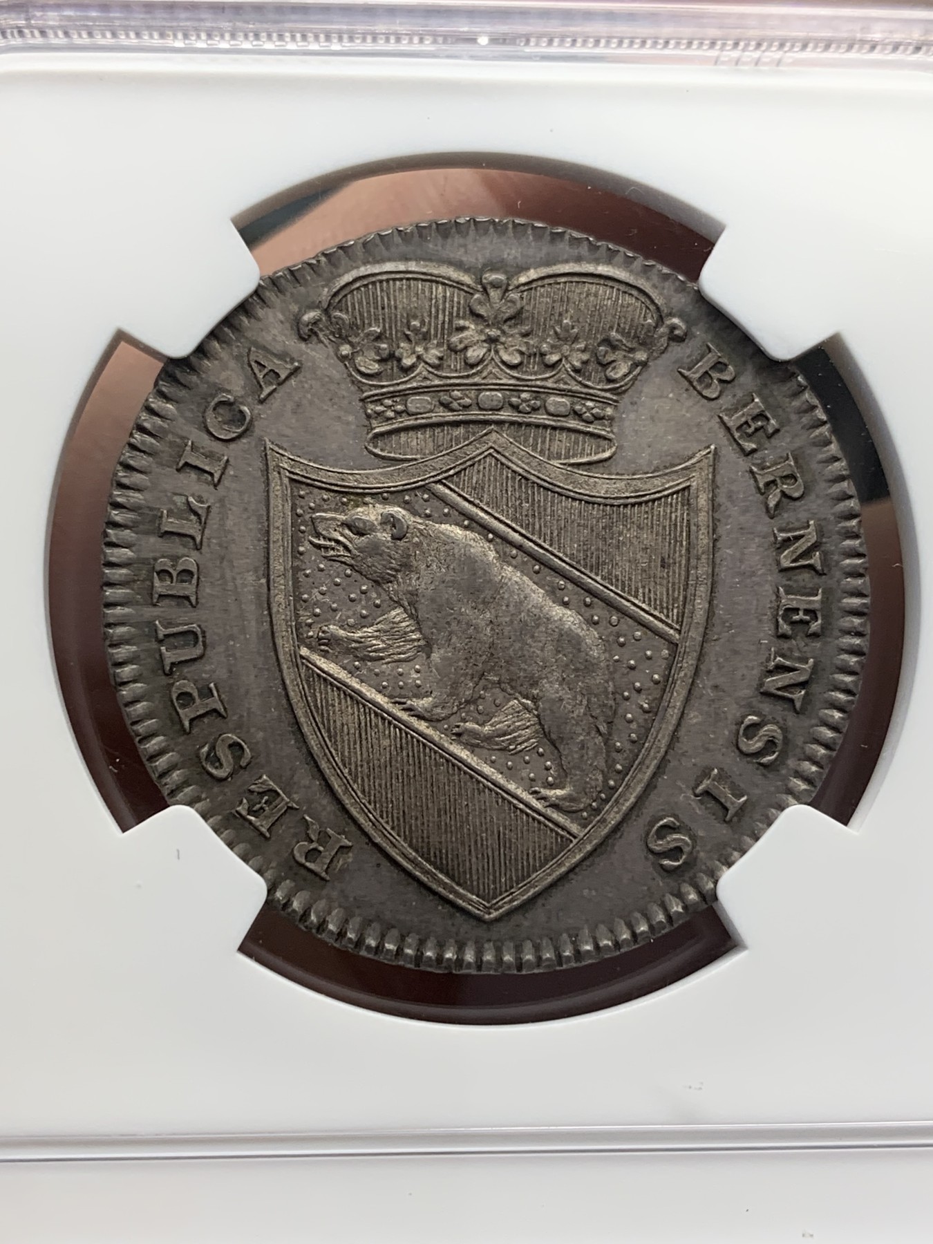 欢迎参加《竞宝斋》为国而庆 老张自藏专场 ，定制纪念章相赠 NGC MS61 瑞士 1797 伯尔尼 雇佣军 1/2泰勒银币 深灰包浆 人物细致 瑞士早期代表造型 小熊绒毛可见