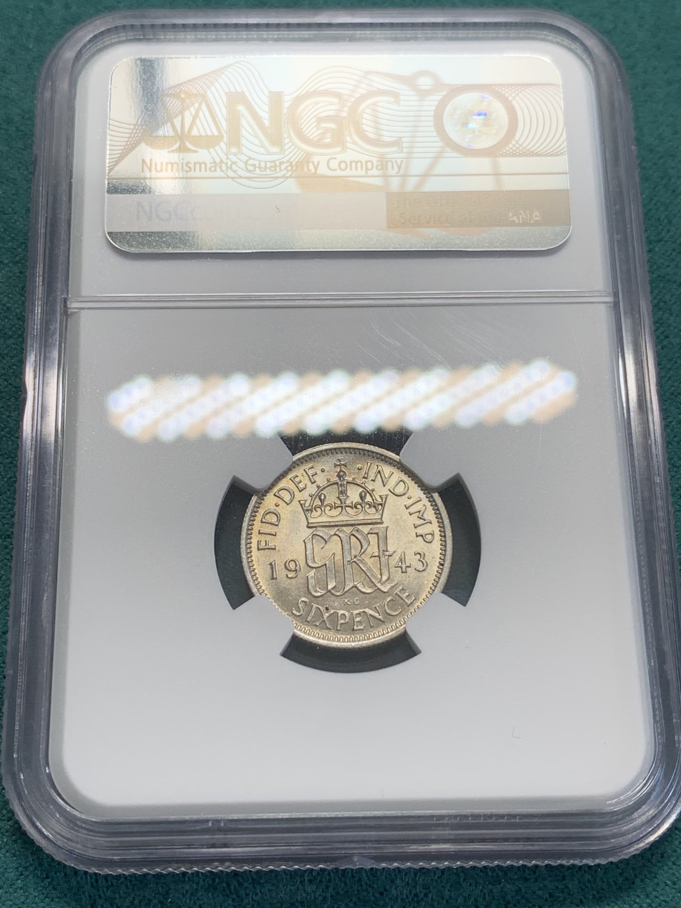 欢迎参加《竞宝斋》为国而庆 老张自藏专场 ，定制纪念章相赠 NGC MS62 英国 1943 乔治六世 6便士 银币 普通品种 不平常的状态