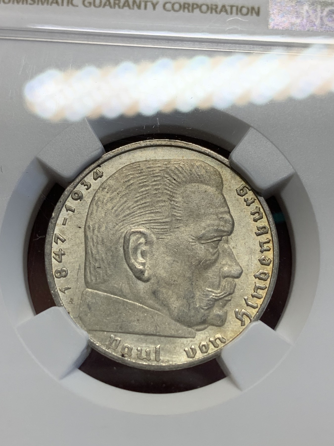 欢迎参加《竞宝斋》为国而庆 老张自藏专场 ，定制纪念章相赠 NGC MS63 德国 1938年 兴登堡 2马克银币 脸部无伤便是难得