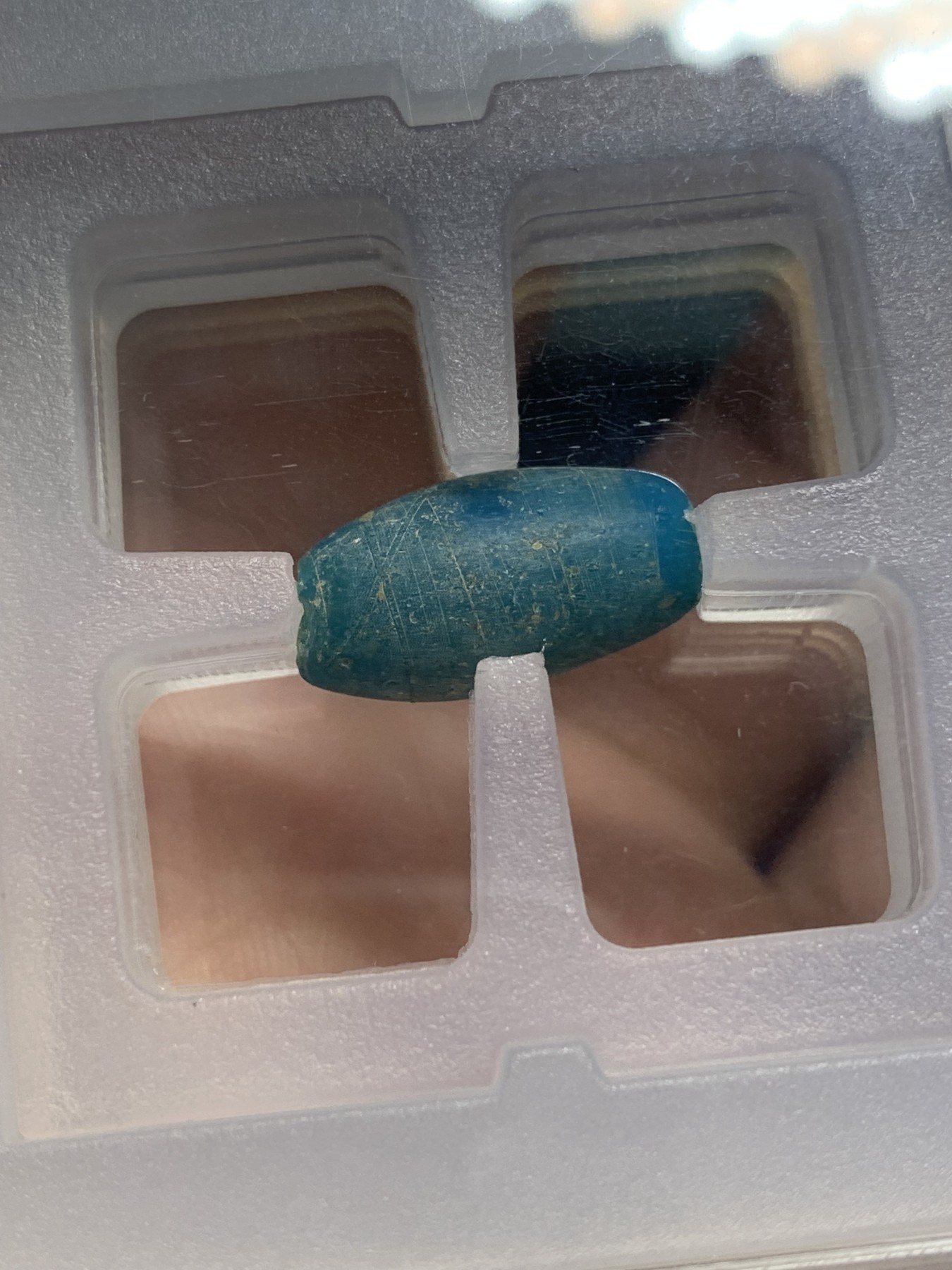 欢迎参加《竞宝斋》为国而庆 老张自藏专场 ，定制纪念章相赠 公博 IBC 评级 元代 蓝色琉璃 管珠