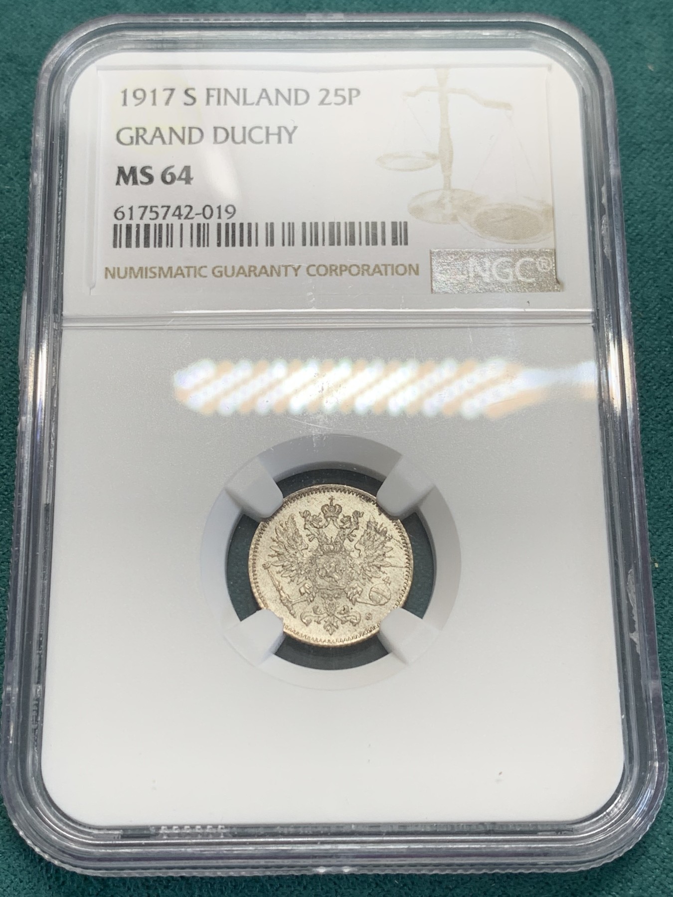 欢迎参加《竞宝斋》为国而庆 老张自藏专场 ，定制纪念章相赠 NGC-MS64 俄属芬兰 1917 尼古拉二世、克伦斯基临时政府 25P银币 细节极好