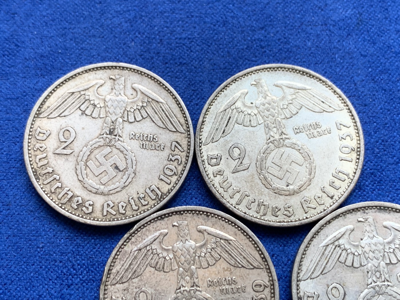 欢迎参加《竞宝斋》为国而庆 老张自藏专场 ，定制纪念章相赠 原味好品 德国 兴登堡 2马克 4枚一组