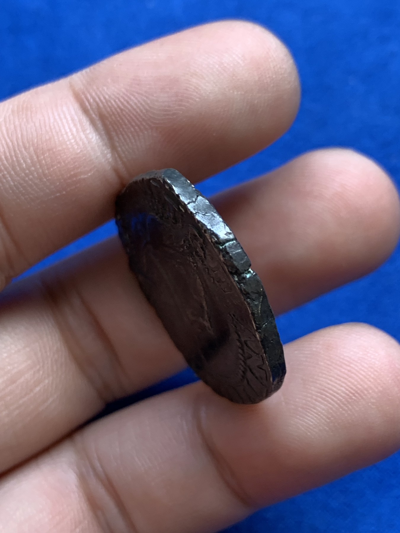 欢迎参加《竞宝斋》为国而庆 老张自藏专场 ，定制纪念章相赠 法国 1585年 亨利三世 1法郎银币（半元型） 14.15克 稀见品质 打制清晰 目录重量为14.188克 几乎无磨损