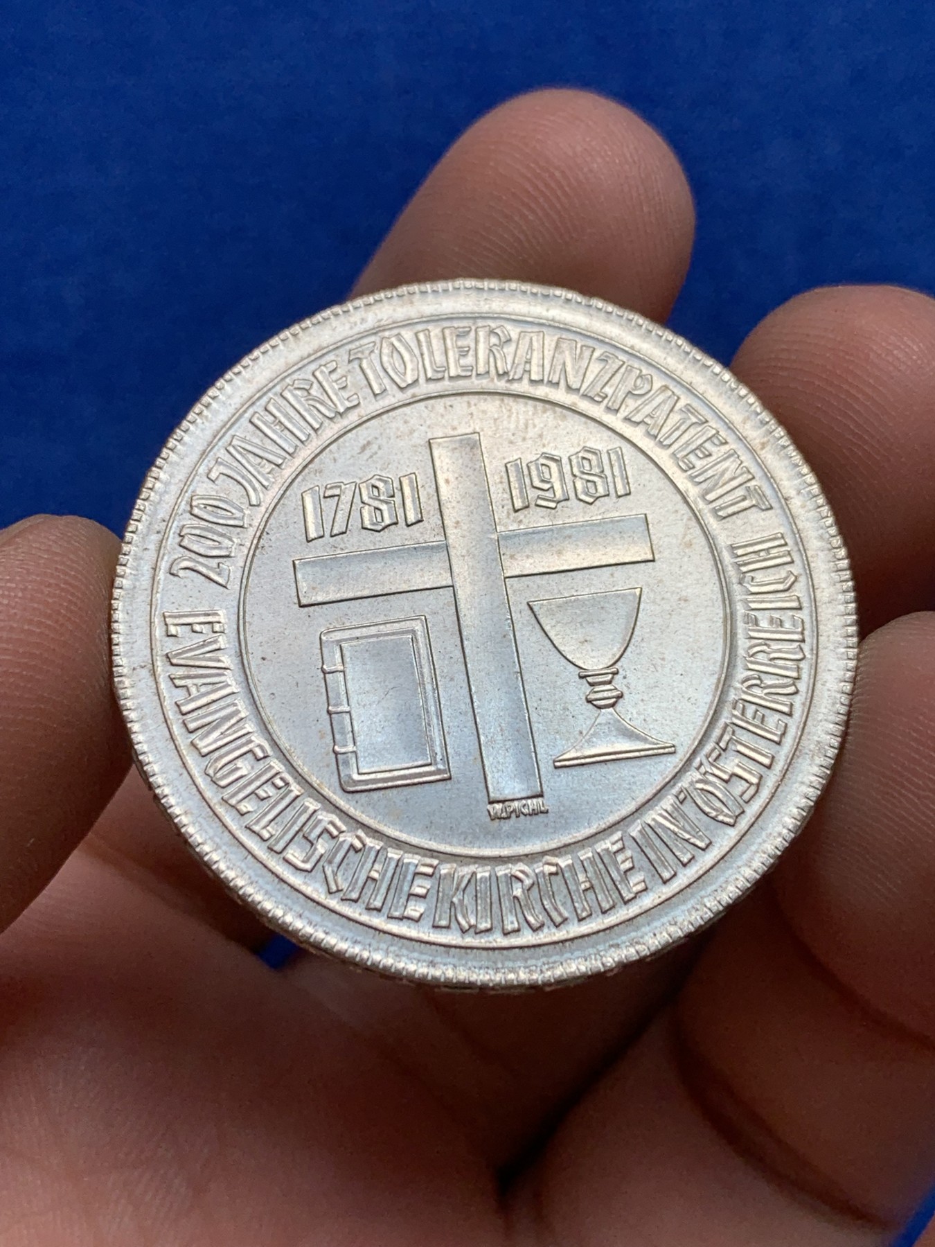 欢迎参加《竞宝斋》为国而庆 老张自藏专场 ，定制纪念章相赠 奥地利1981宗教宽容200周年纪念500先令银币