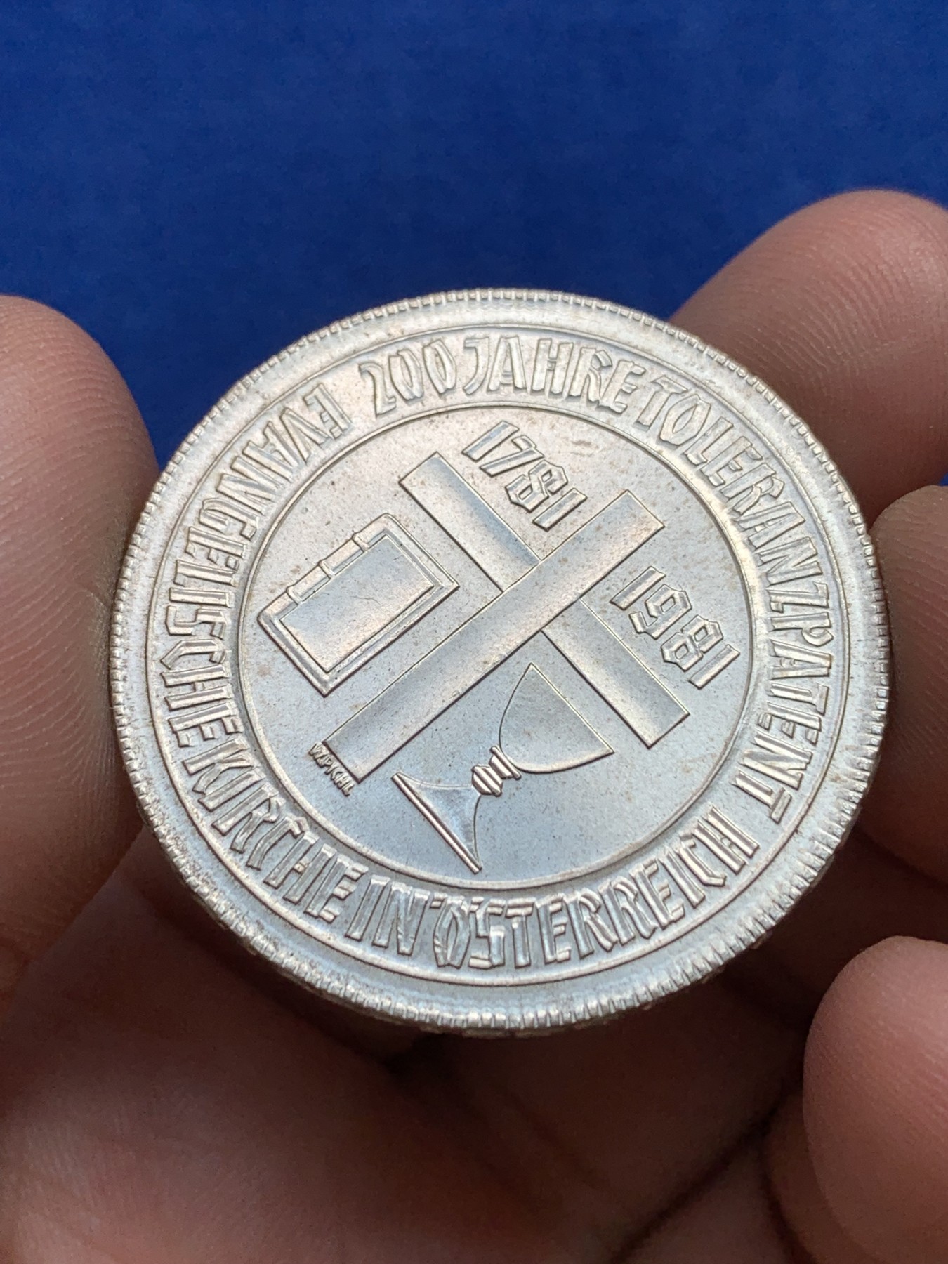 欢迎参加《竞宝斋》为国而庆 老张自藏专场 ，定制纪念章相赠 奥地利1981宗教宽容200周年纪念500先令银币
