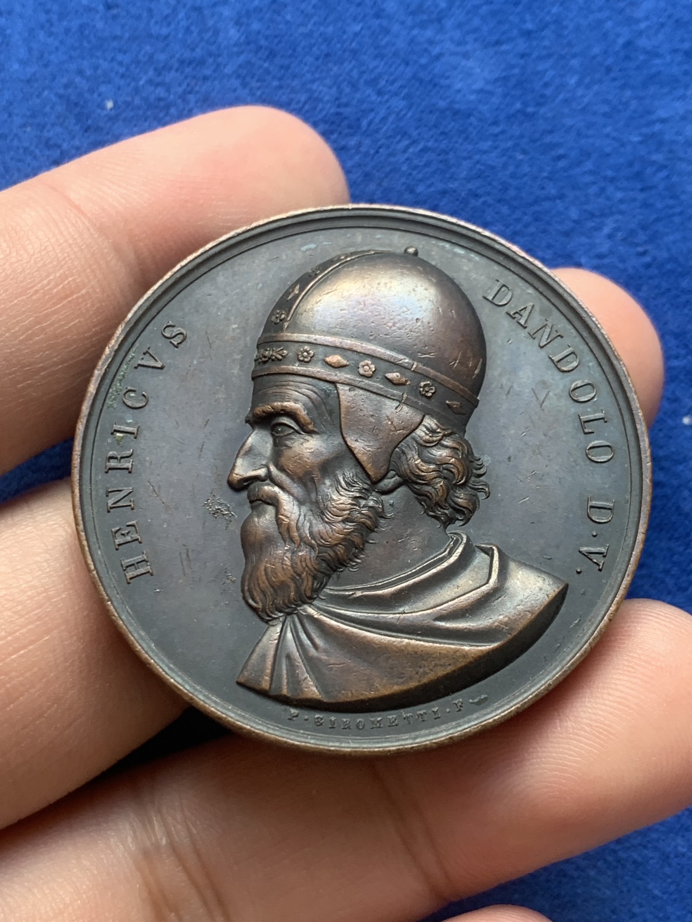 欢迎参加《竞宝斋》为国而庆 老张自藏专场 ，定制纪念章相赠 意大利 Girometti与Cerbara 作品 1850左右制作 大铜章9枚一组 单枚重量约49克41.6mm 巧克力包浆高浮雕 意大利的少见